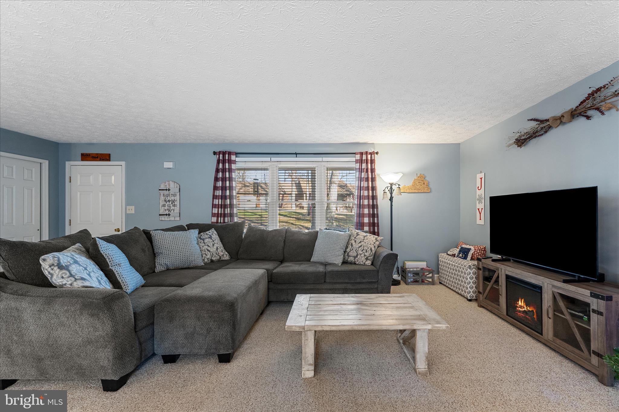 LAKE HOLIDAY ESTATES - Residential