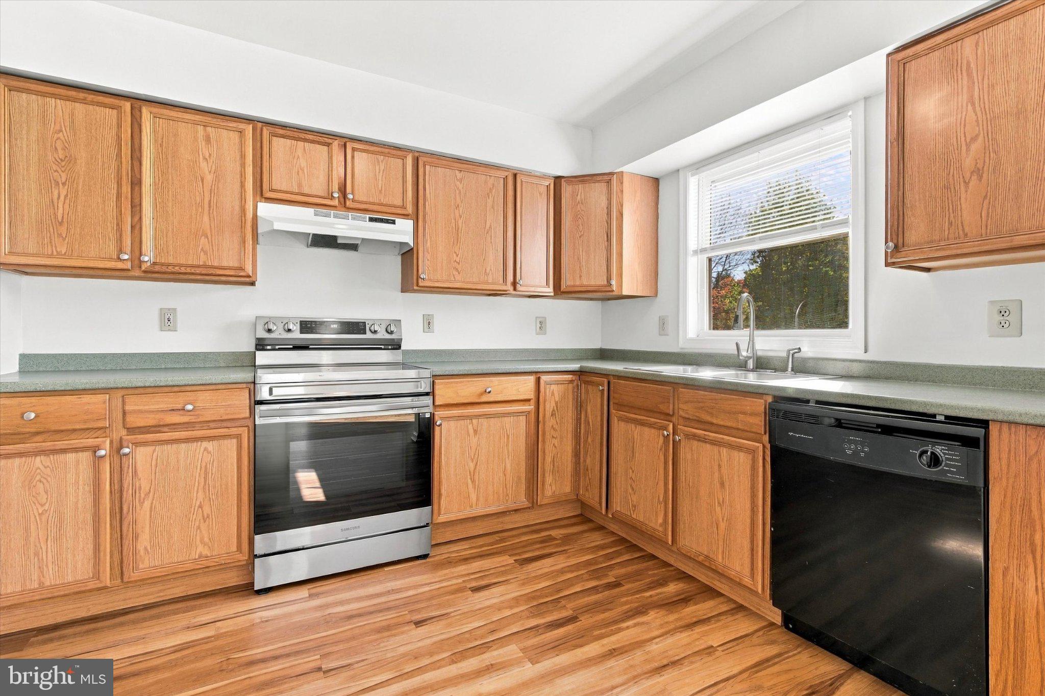 2454 GREENVIEW CMNS