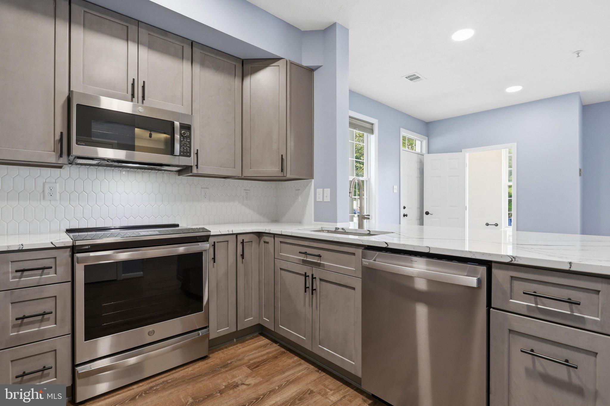 4900 EDGEWARE TERRACE