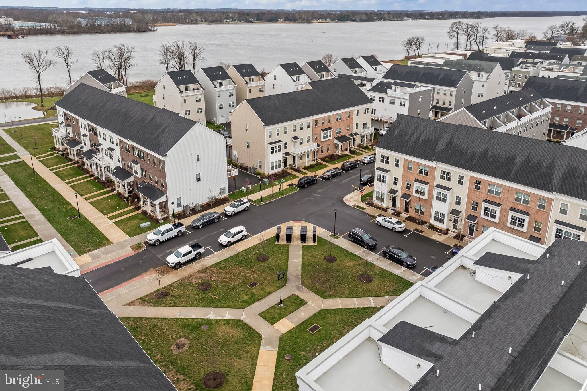 WATERSIDE - Residential