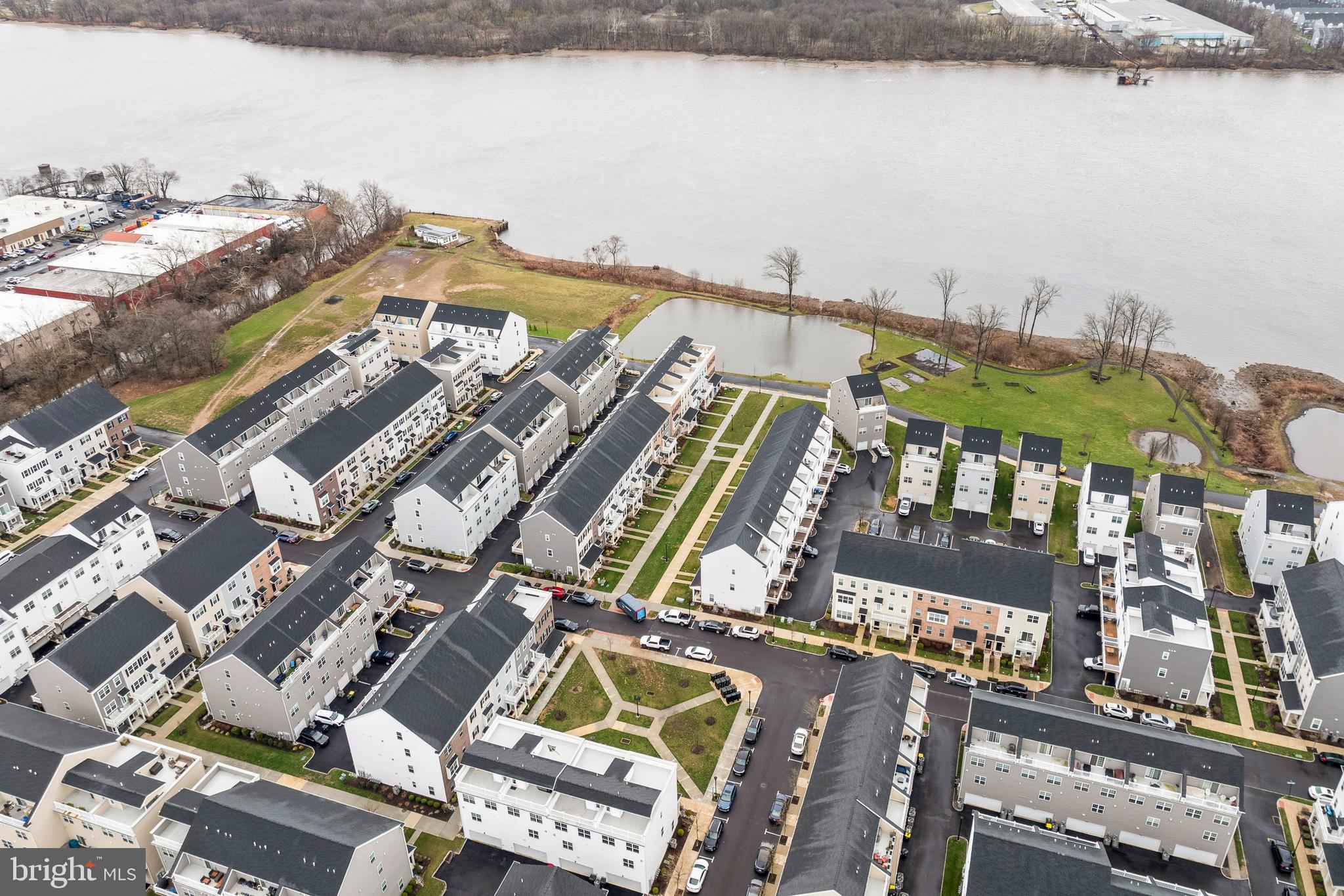 WATERSIDE - Residential