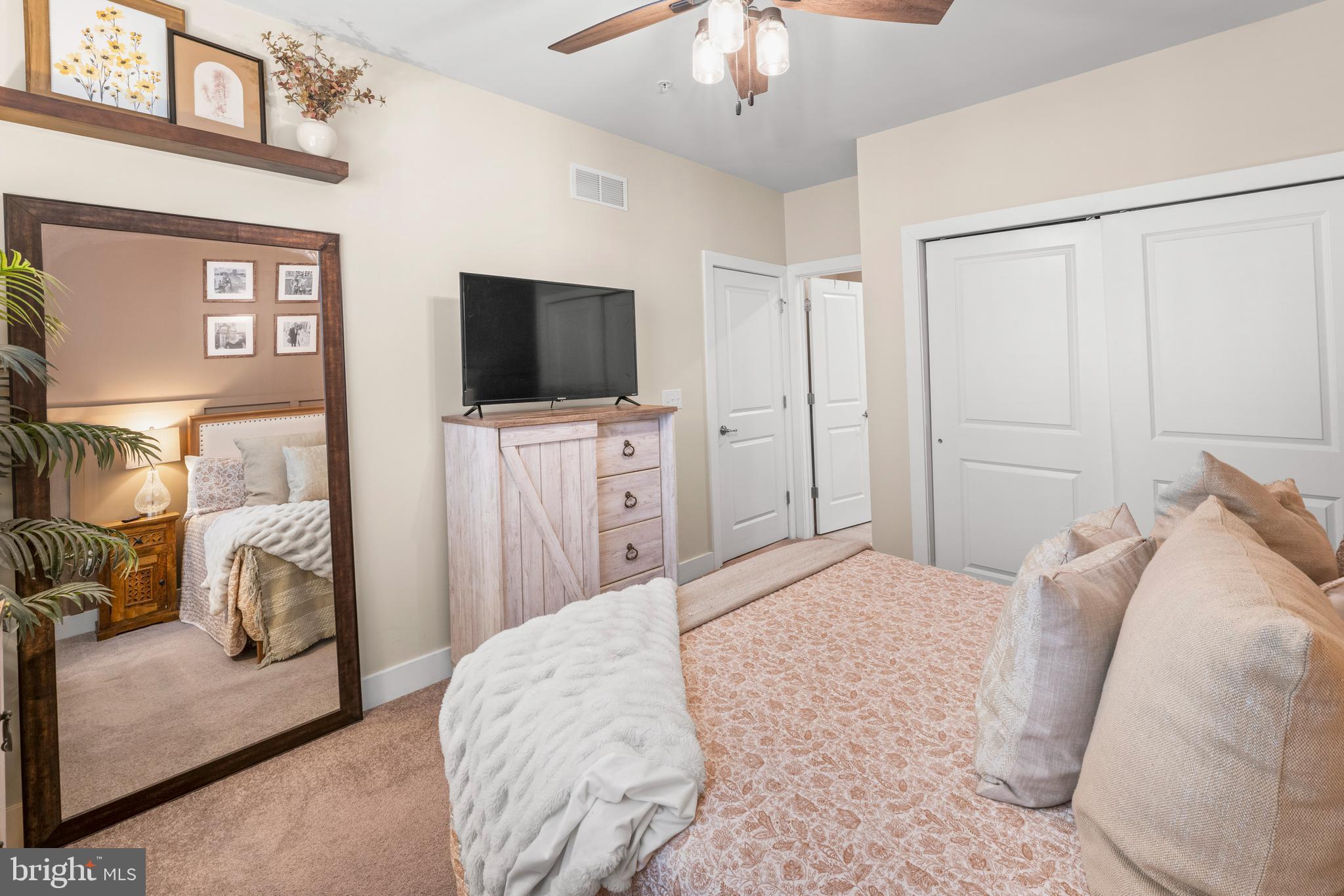 WATERSIDE - Residential