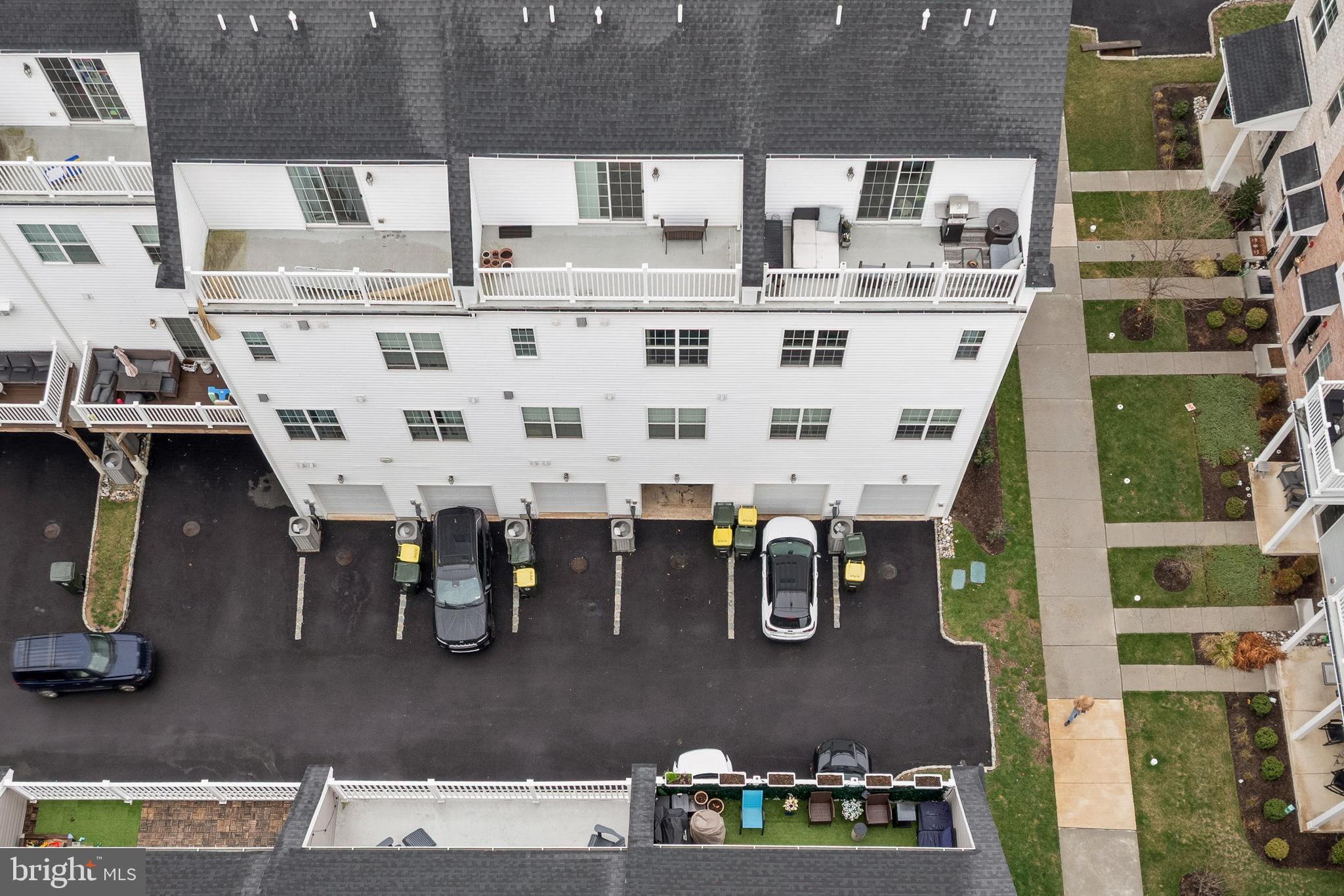 WATERSIDE - Residential