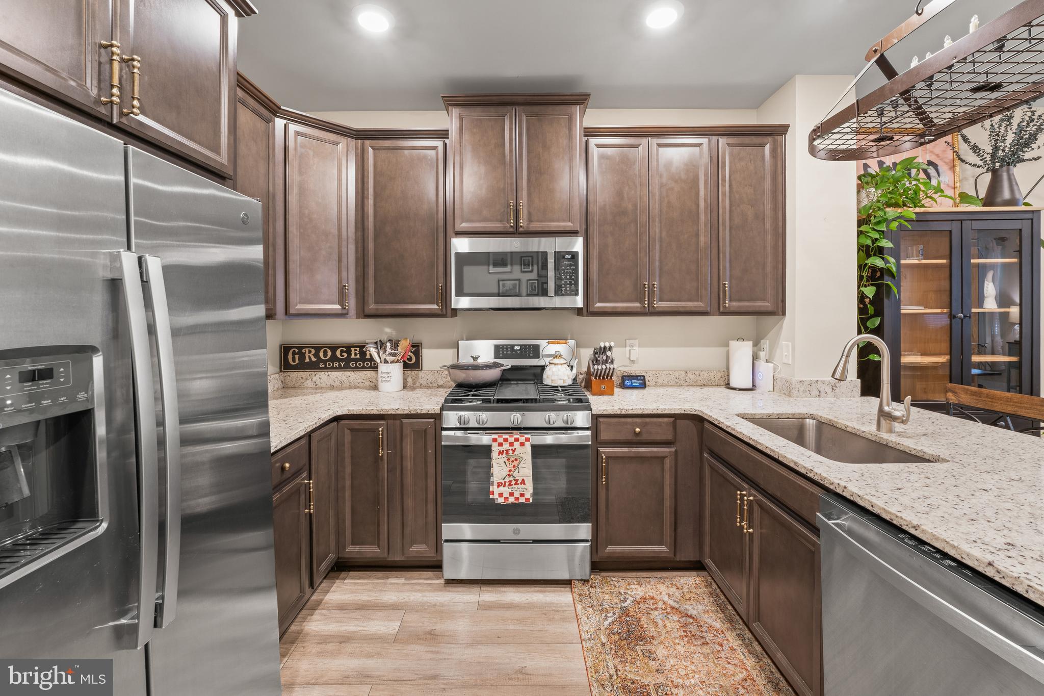 WATERSIDE - Residential