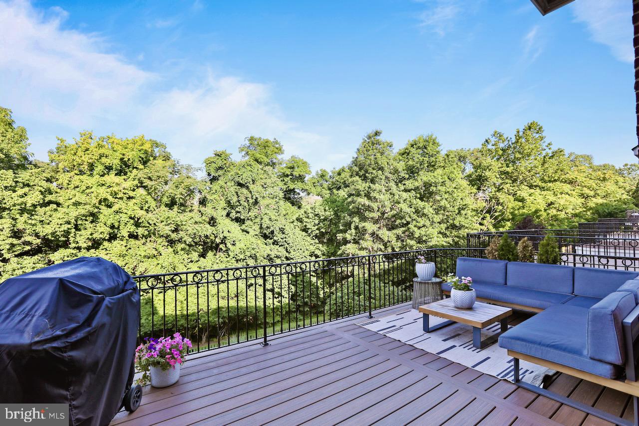 RIVER CREEK - Residential Lease