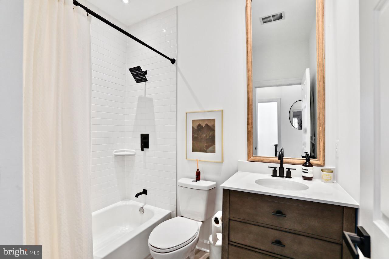 RIVER CREEK - Residential Lease