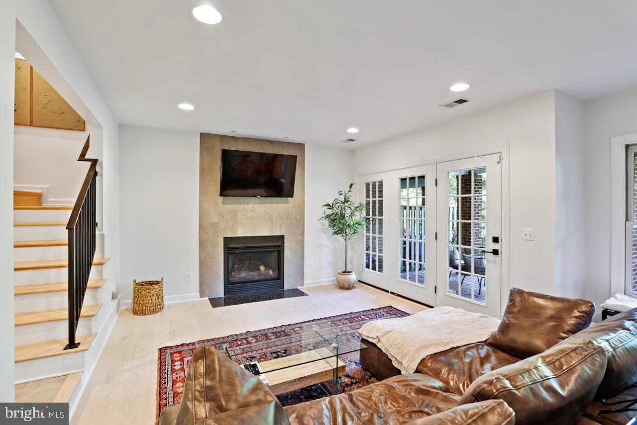 RIVER CREEK - Residential Lease