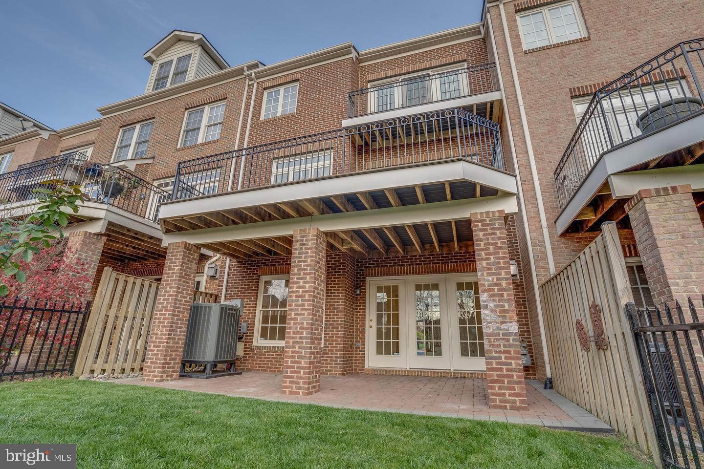 RIVER CREEK - Residential Lease