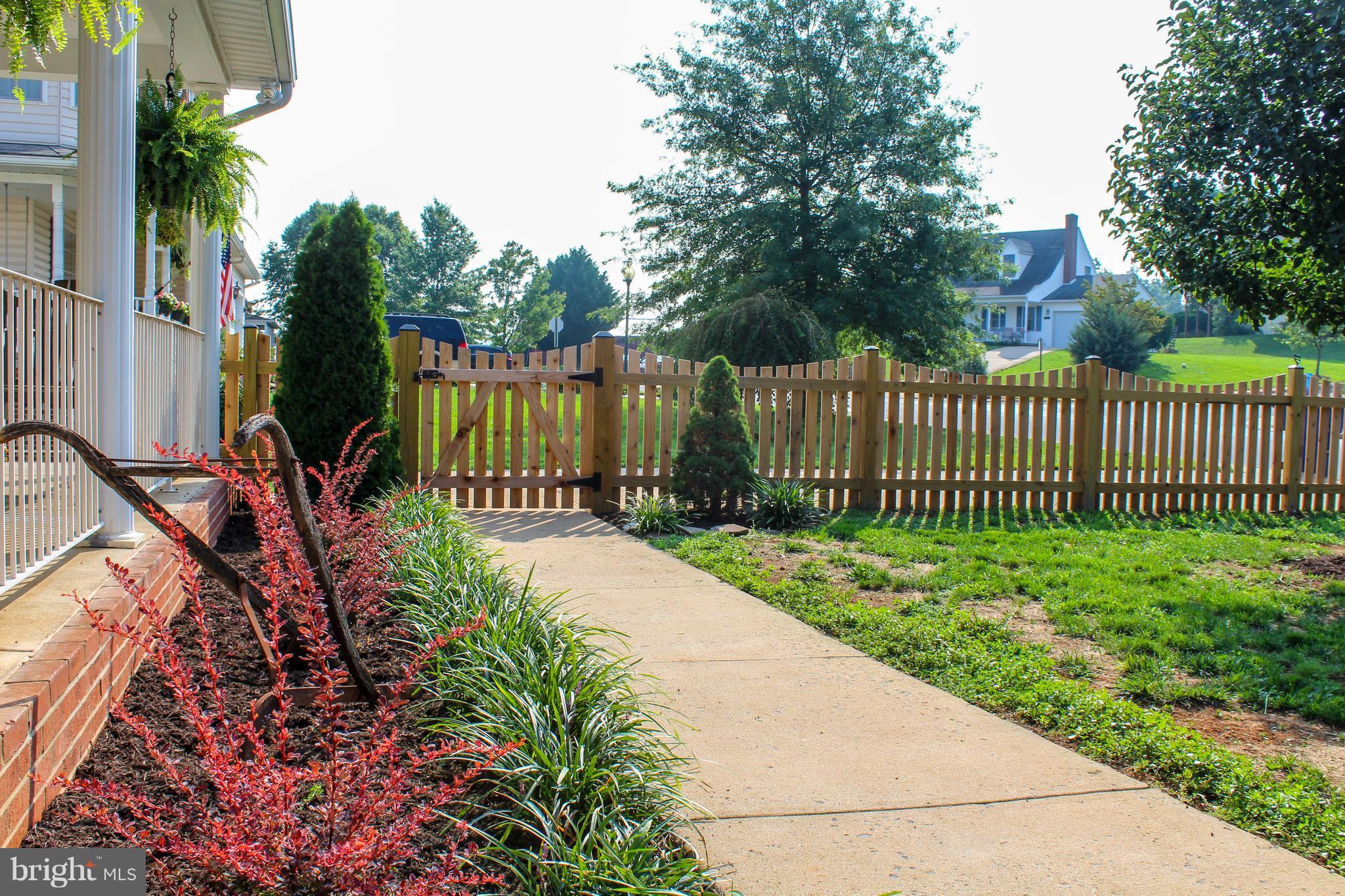 HAPPY CREEK KNOLLS - Residential