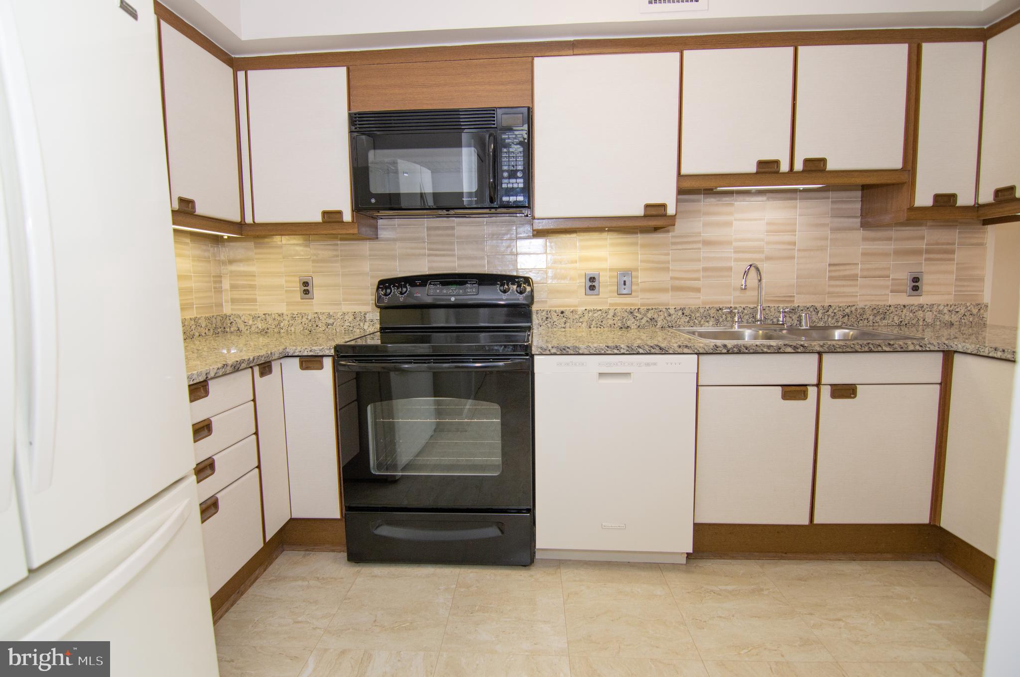 CRYSTAL GATEWAY - Residential Lease