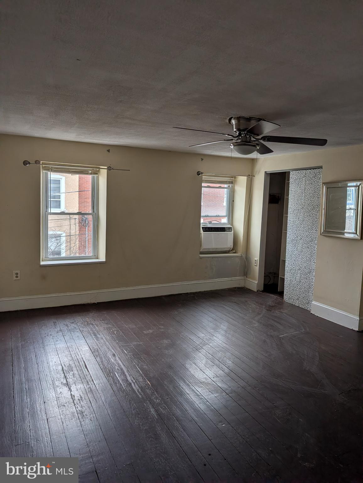 EAST FALLS - Residential