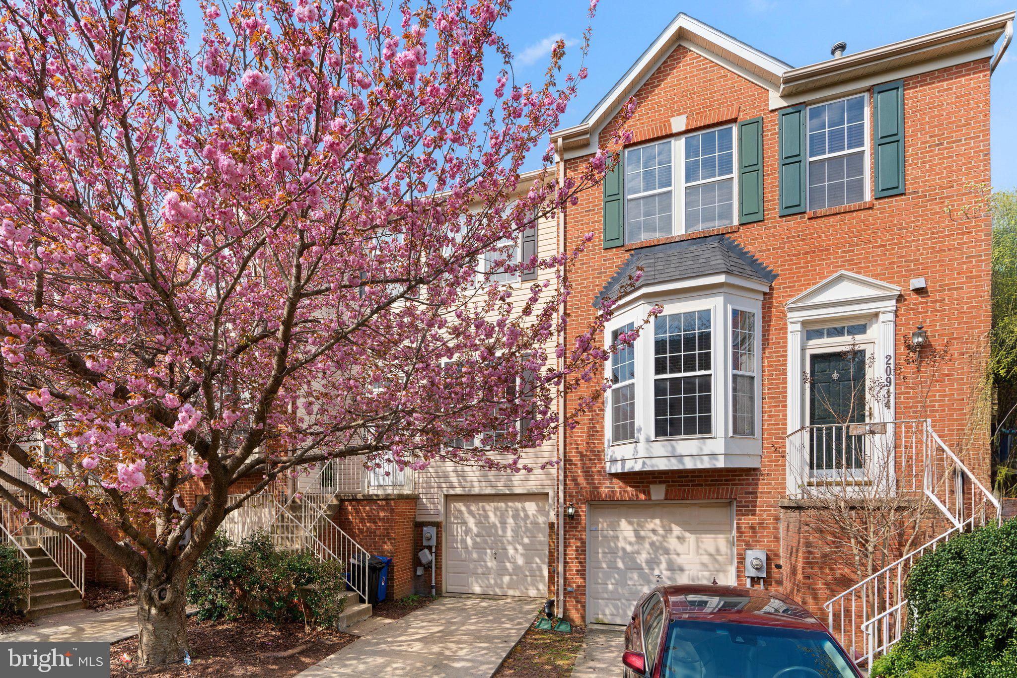 CLOVERLEAF TOWNHOMES - Residential Lease