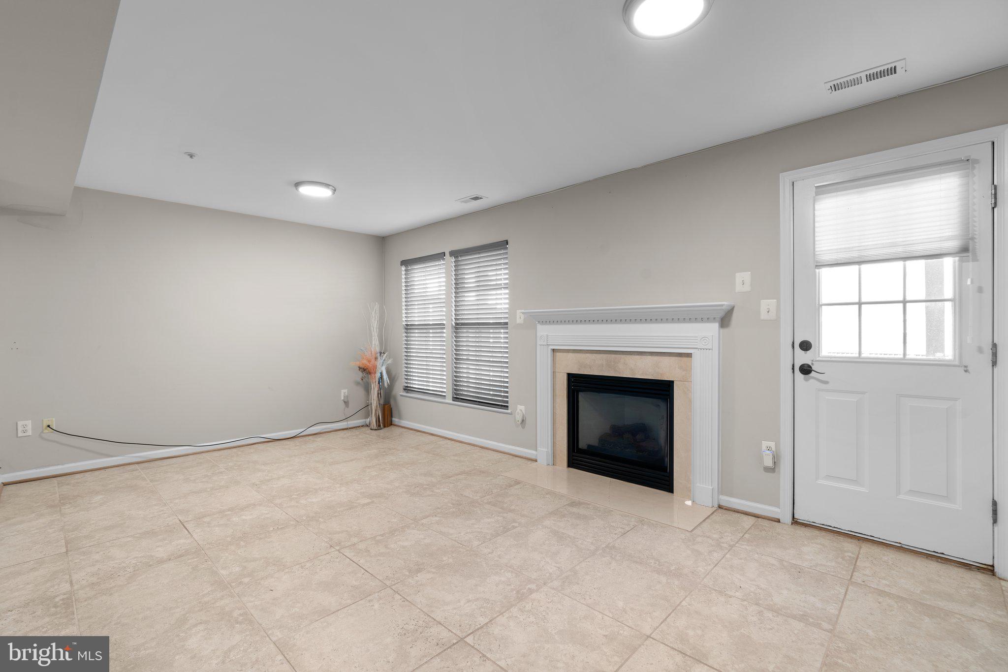 CLOVERLEAF TOWNHOMES - Residential Lease