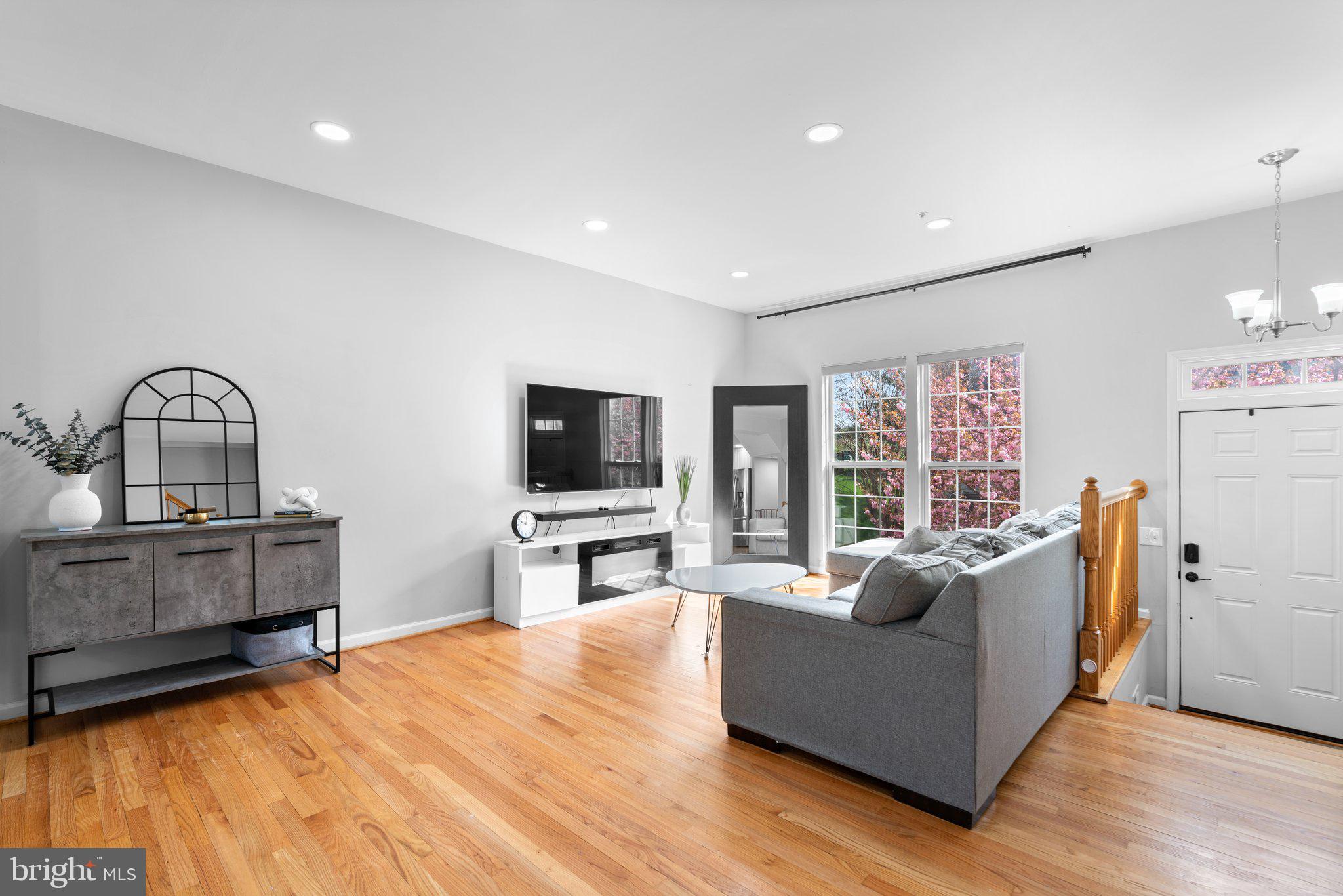 CLOVERLEAF TOWNHOMES - Residential Lease