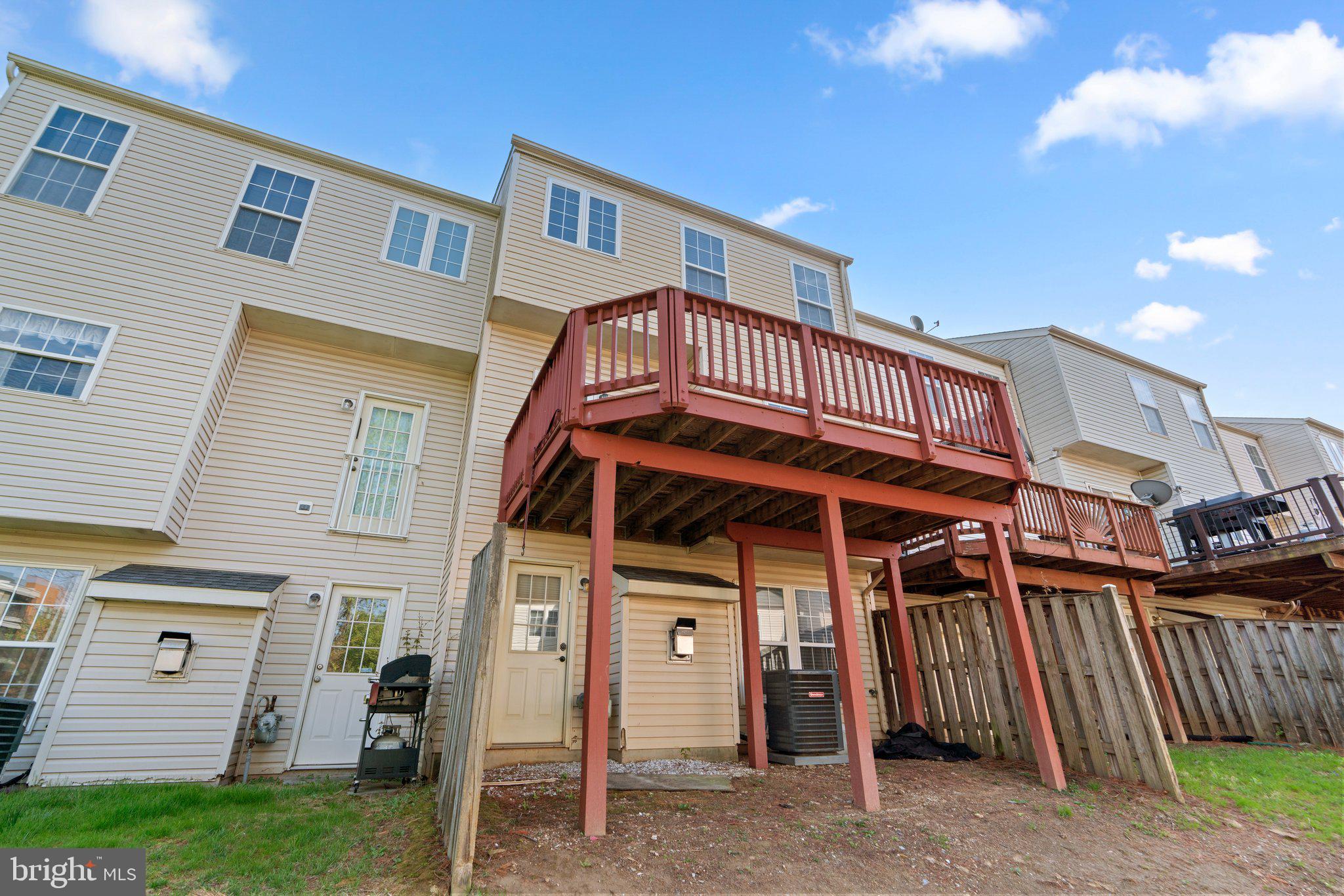 CLOVERLEAF TOWNHOMES - Residential Lease