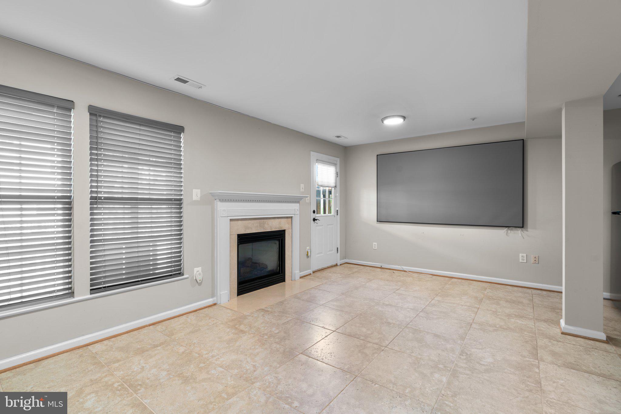 CLOVERLEAF TOWNHOMES - Residential Lease