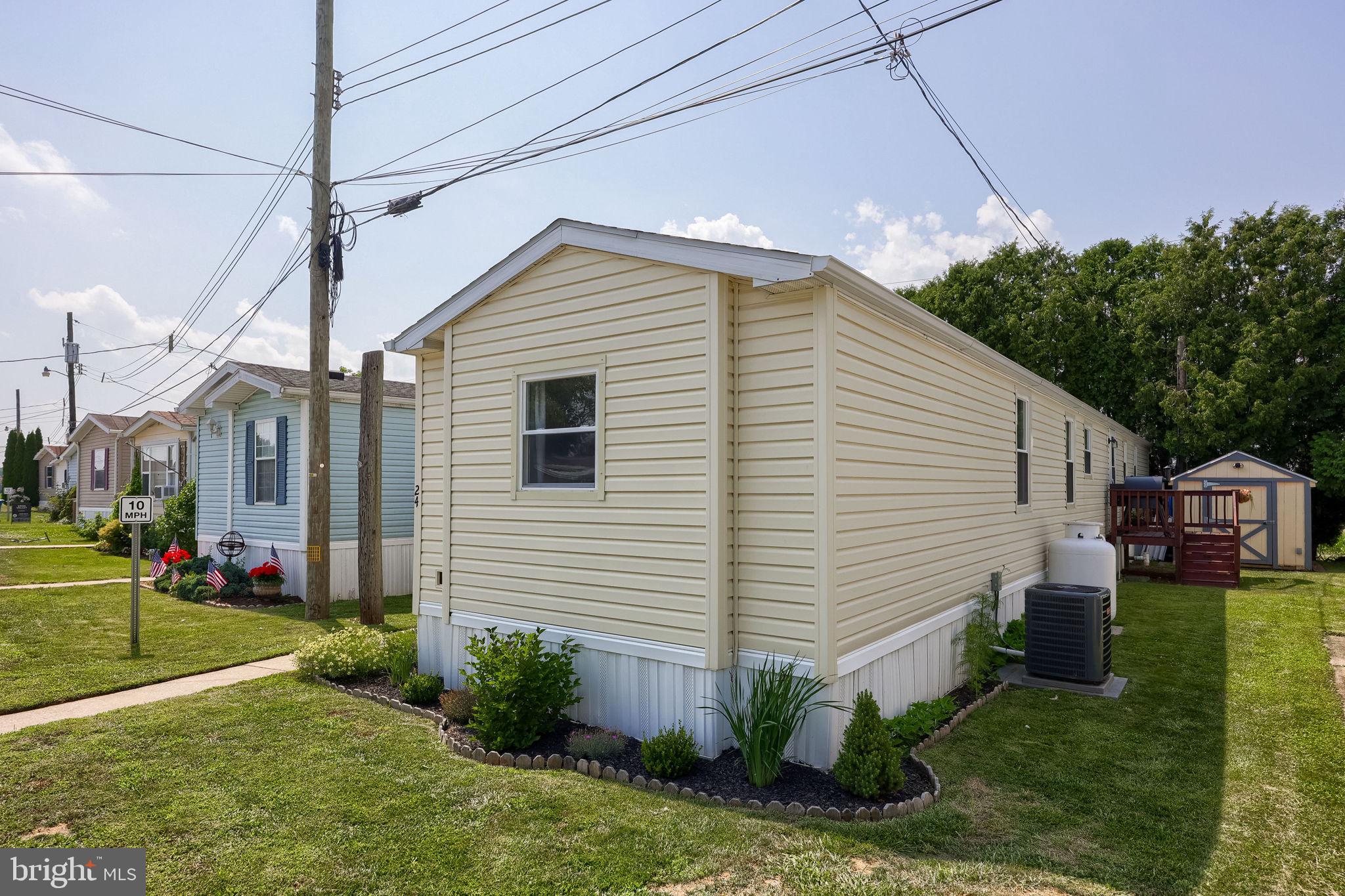 24 HIGHLAND CT.