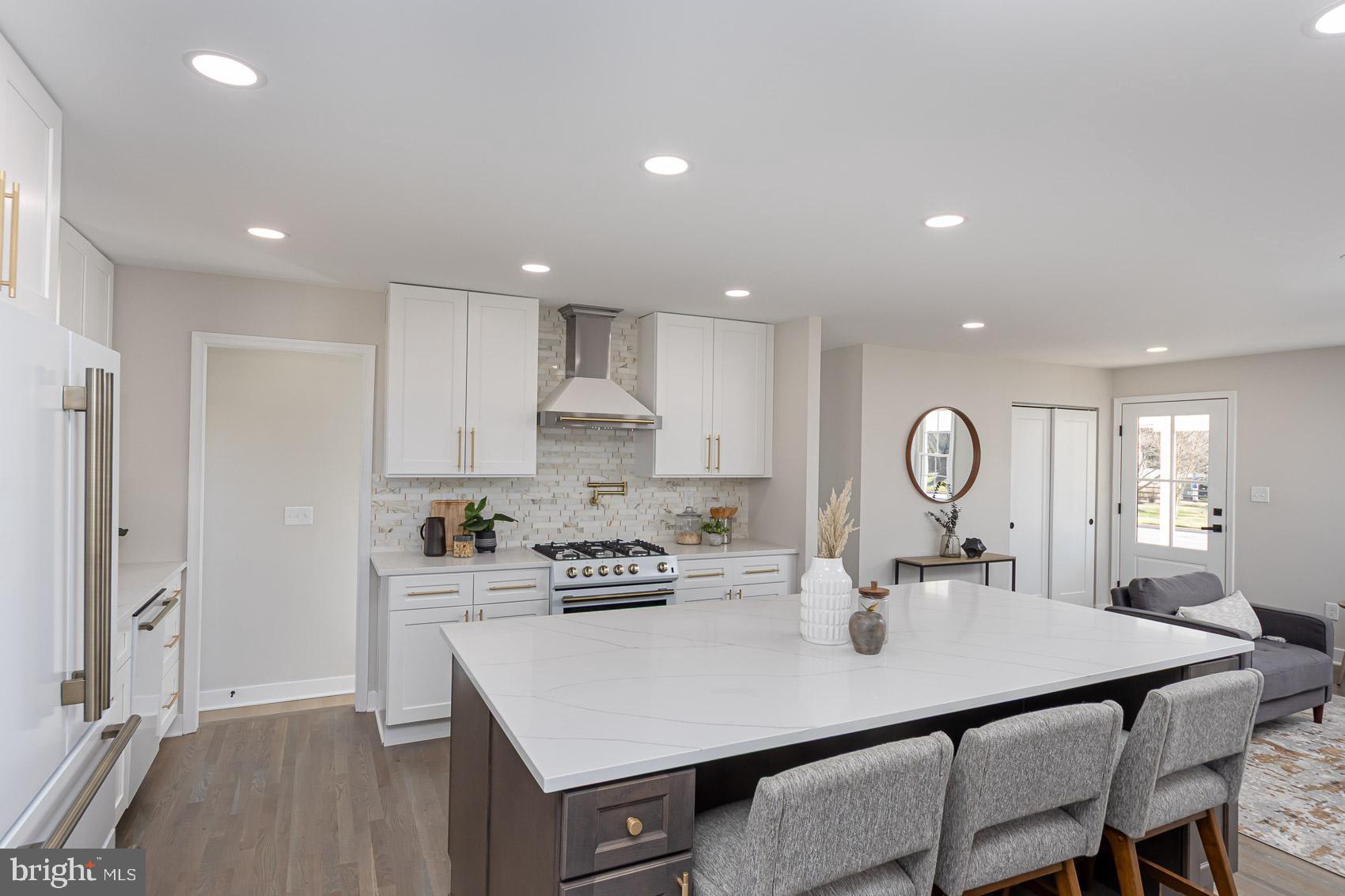 YORK MANOR - Residential