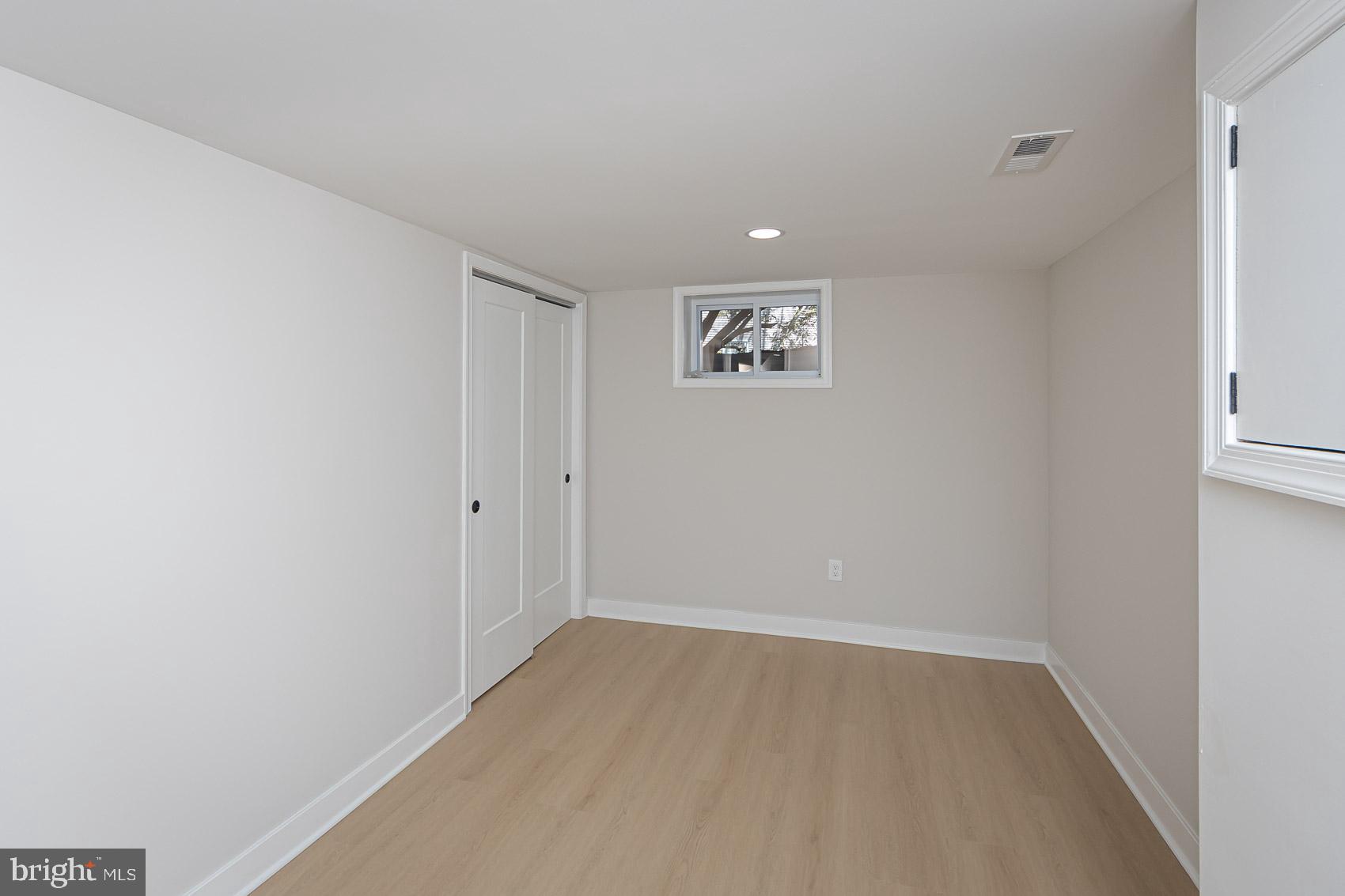 YORK MANOR - Residential