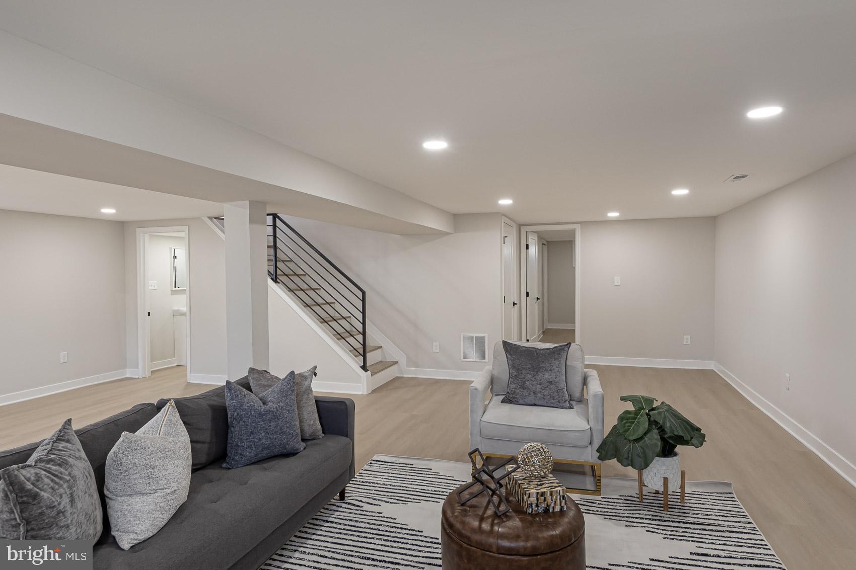 YORK MANOR - Residential