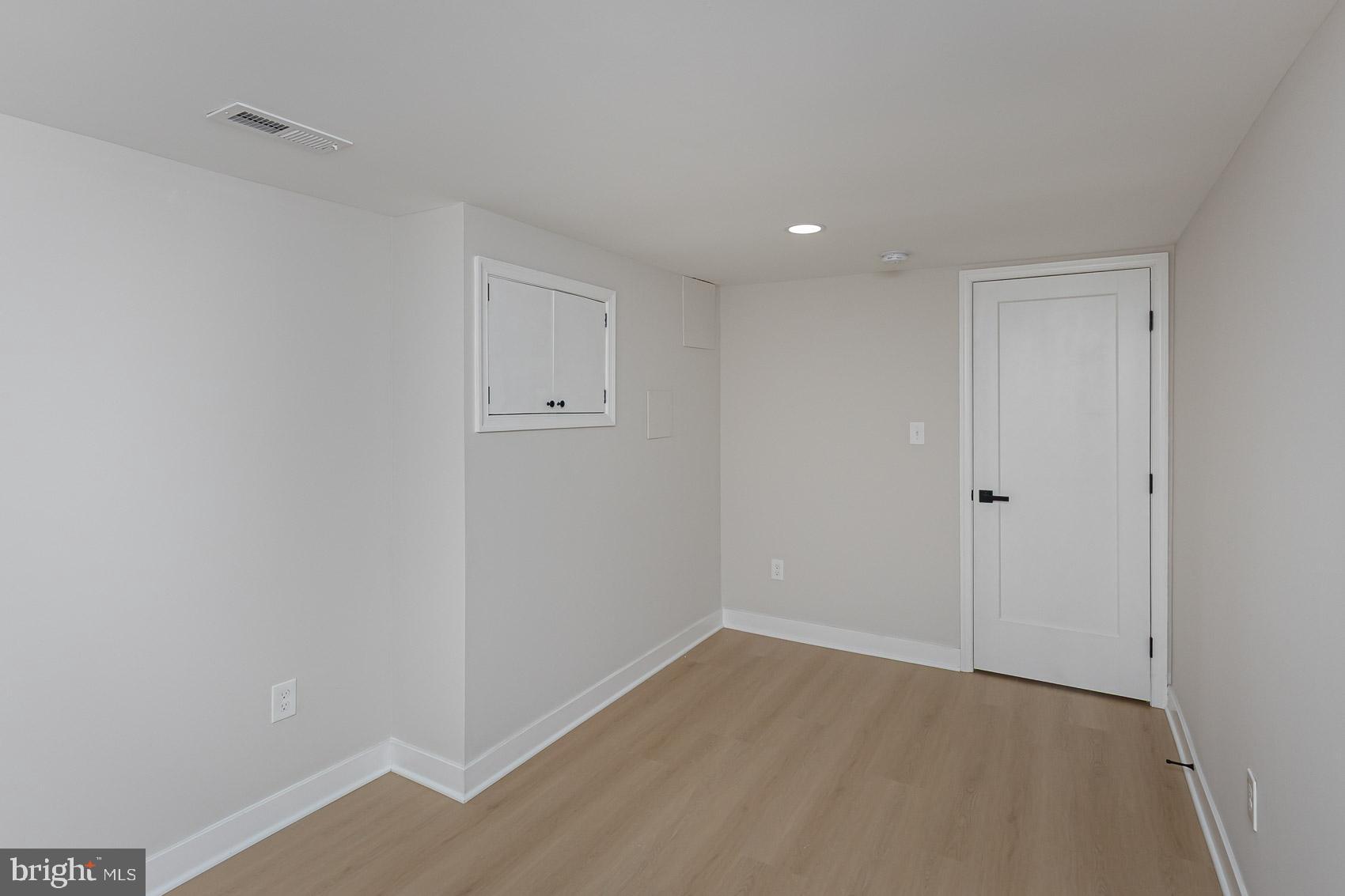 YORK MANOR - Residential