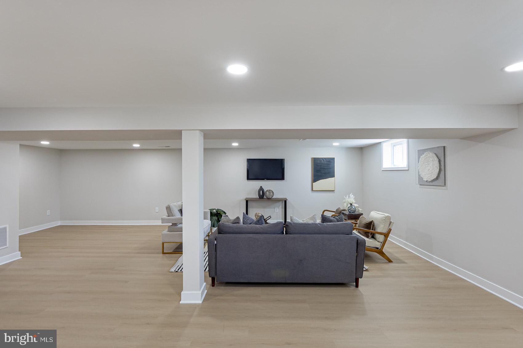 YORK MANOR - Residential