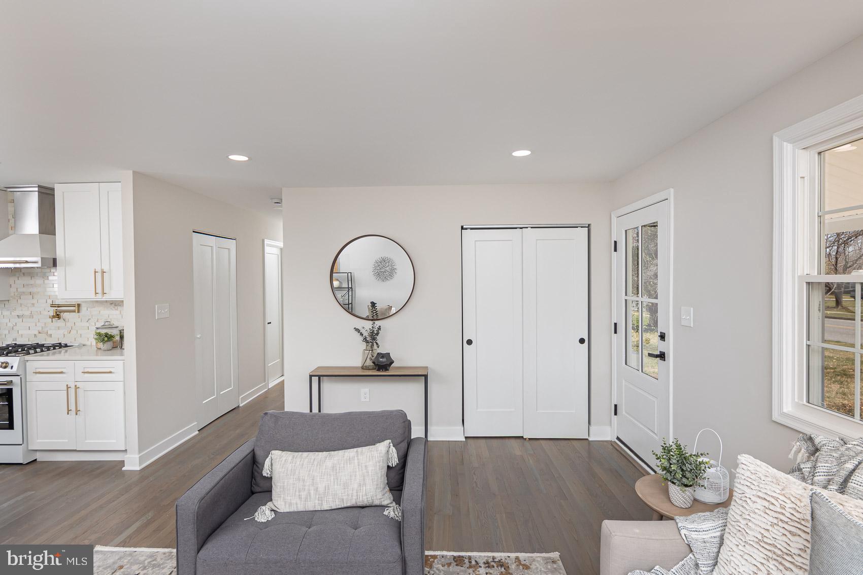 YORK MANOR - Residential