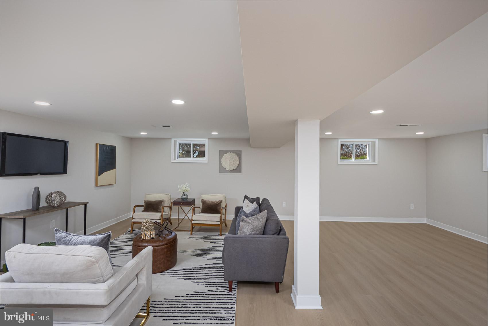 YORK MANOR - Residential