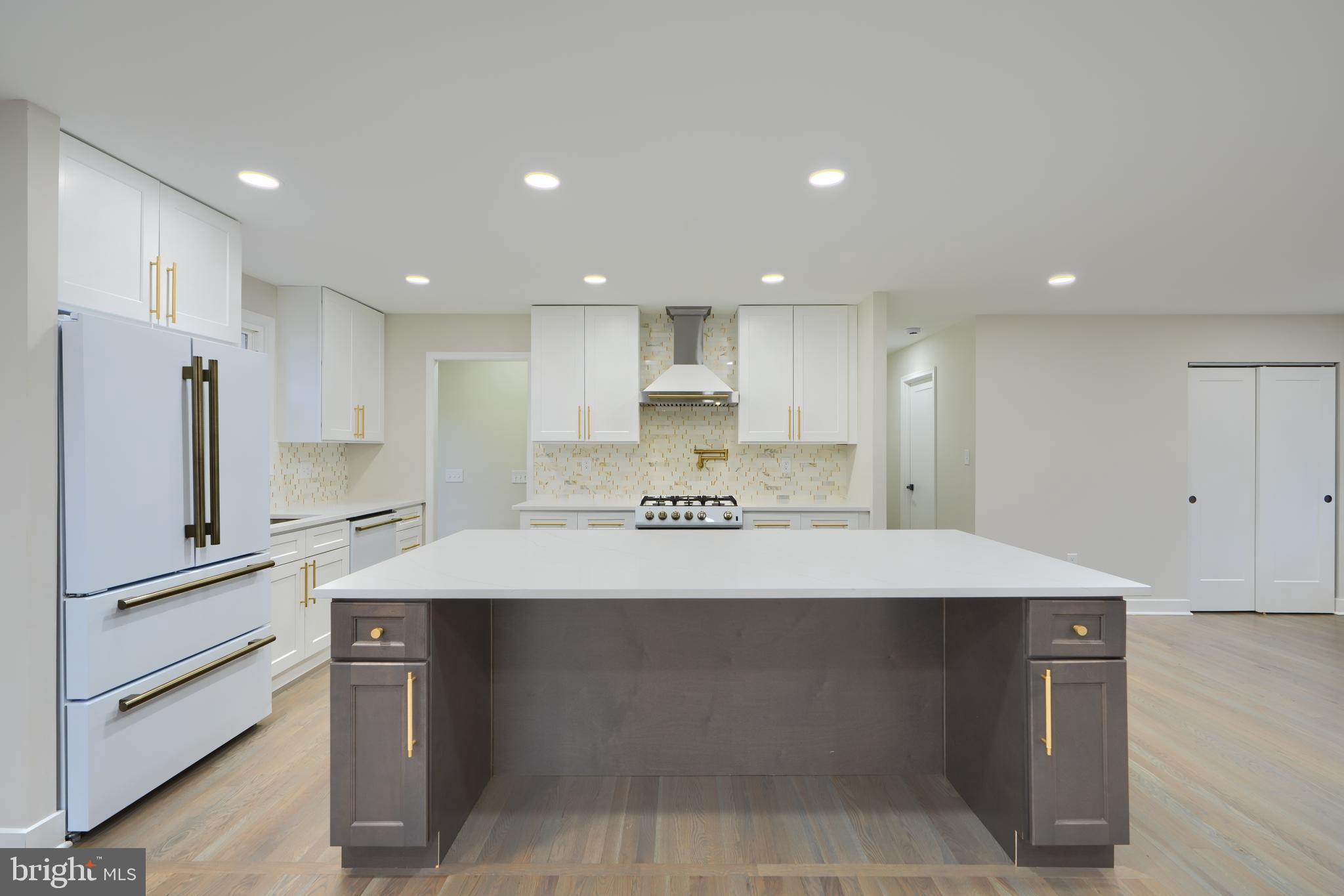 YORK MANOR - Residential