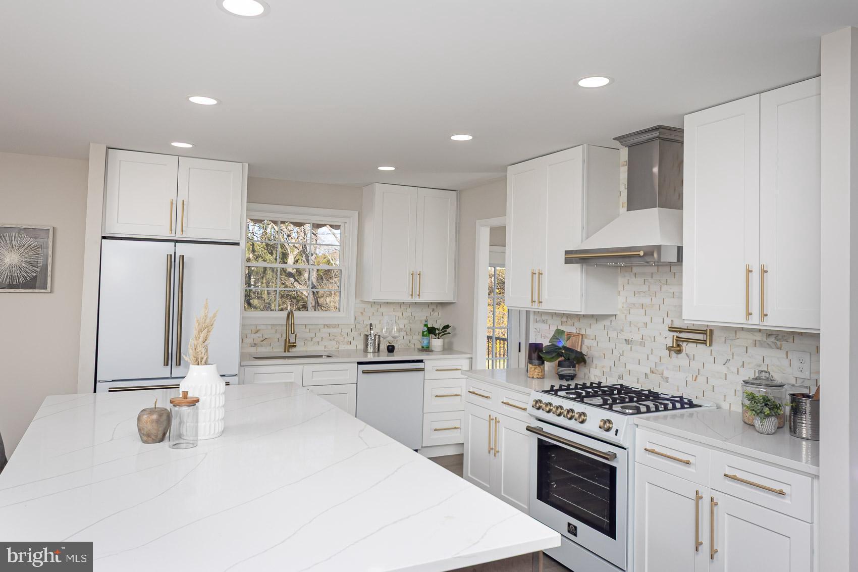 YORK MANOR - Residential