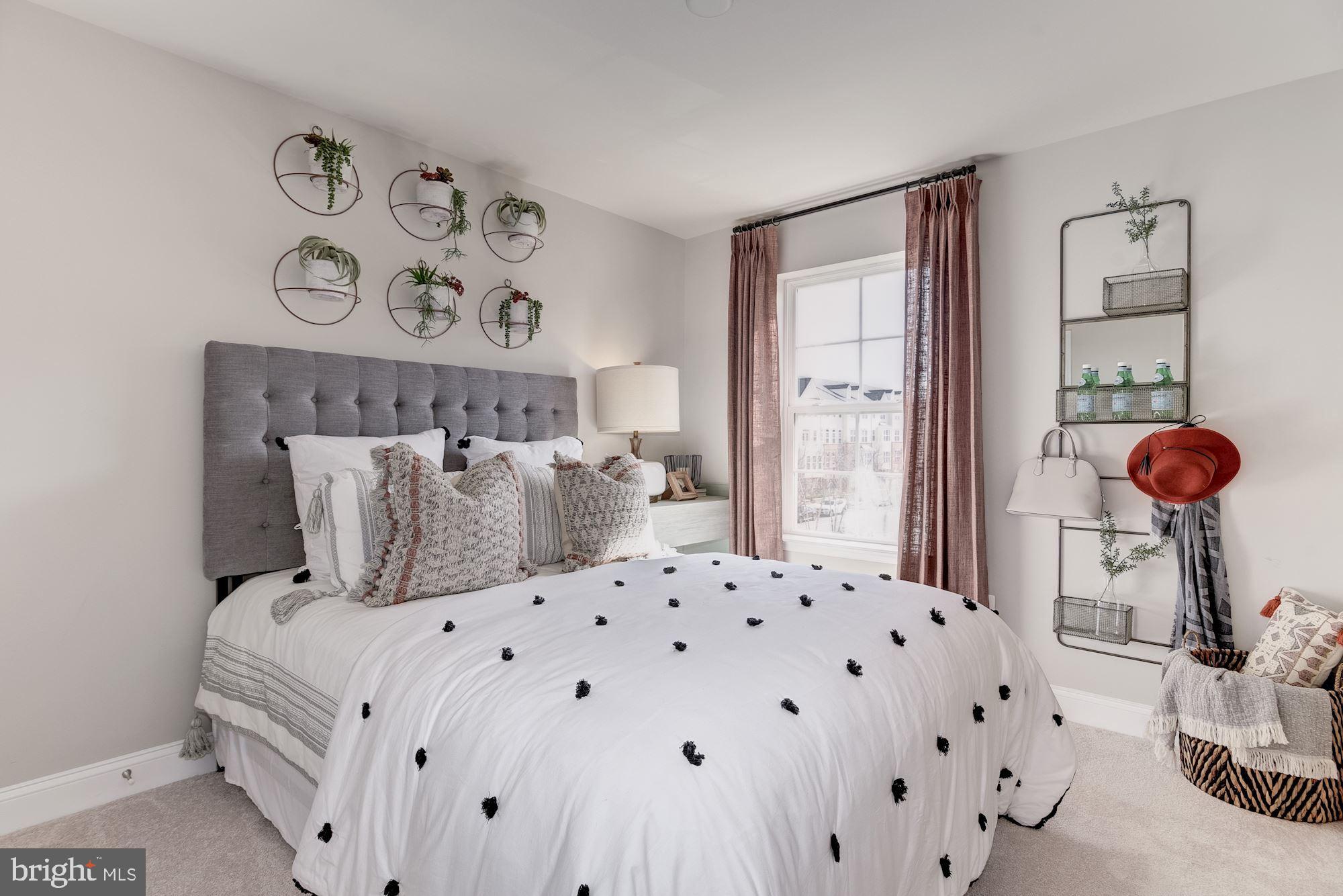 OXFORD SQUARE - Residential