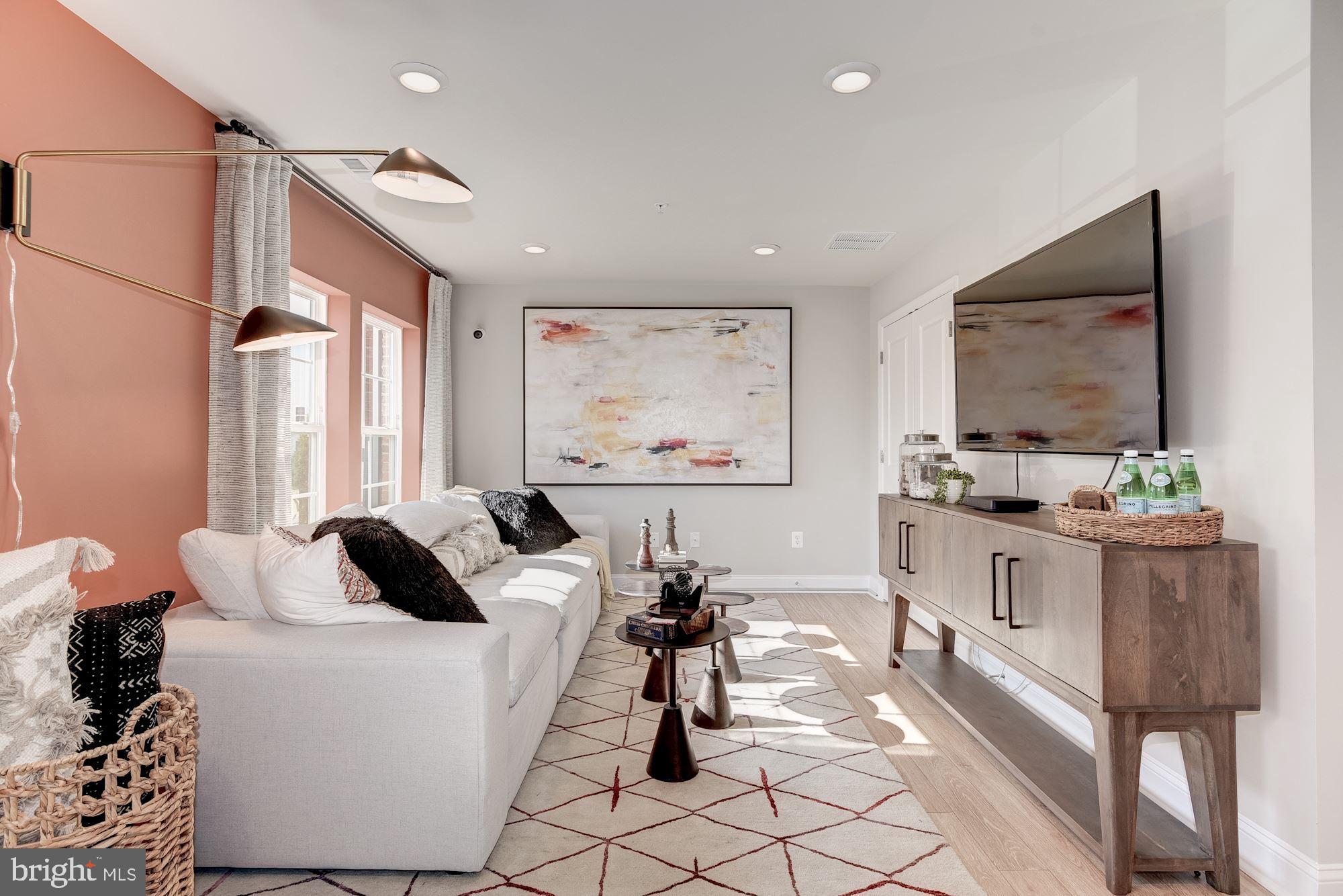 OXFORD SQUARE - Residential