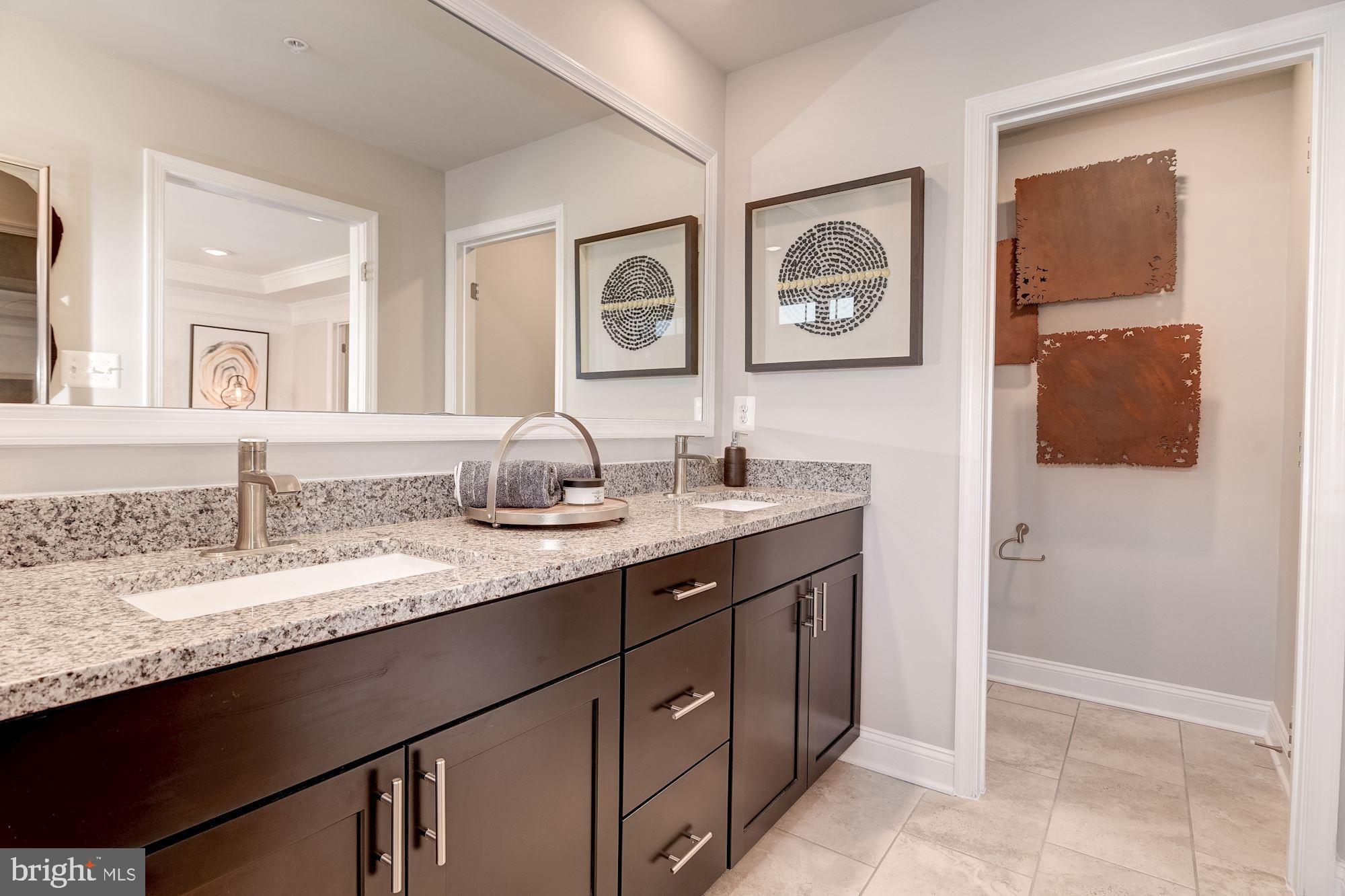 OXFORD SQUARE - Residential