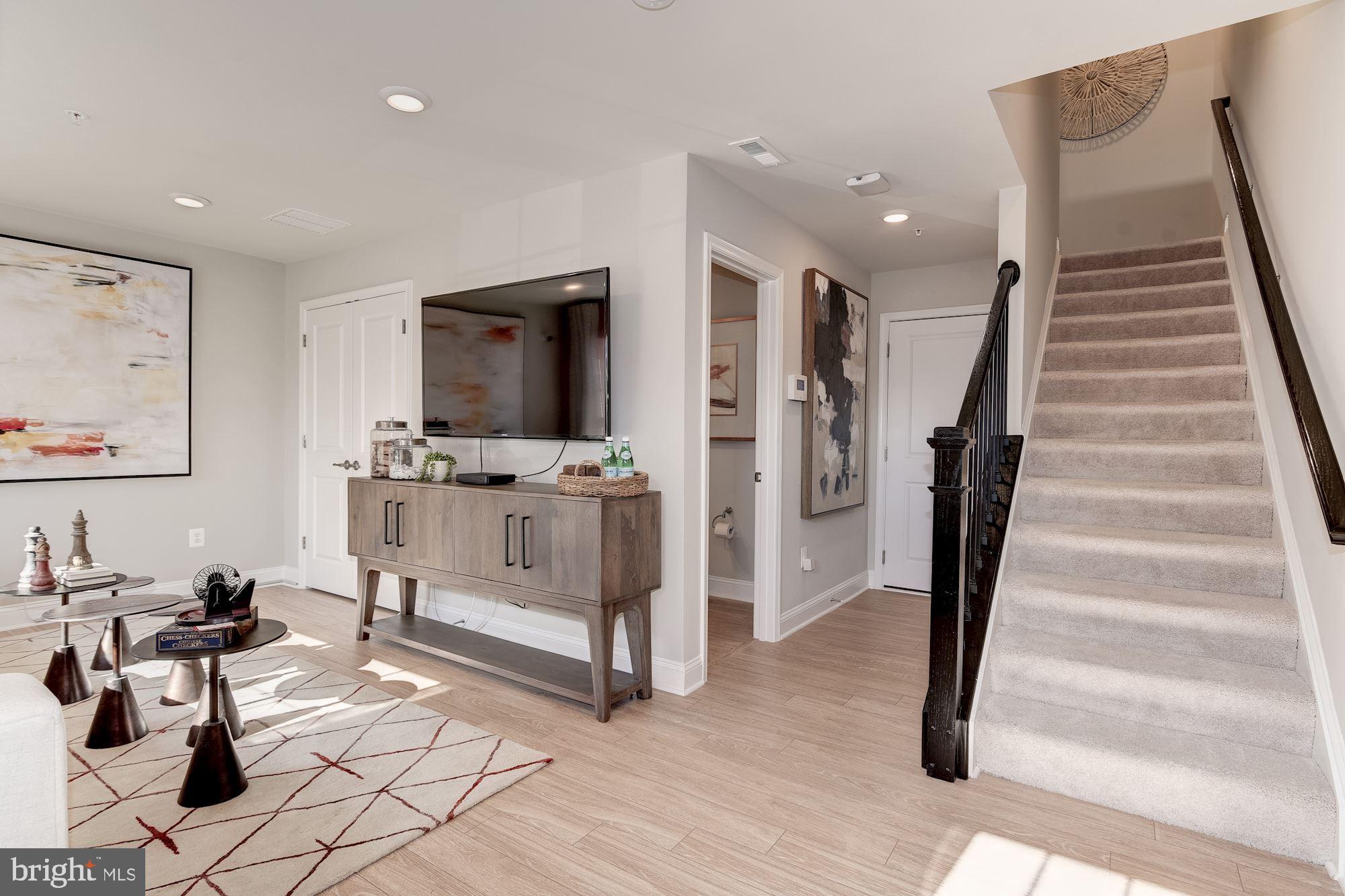 OXFORD SQUARE - Residential