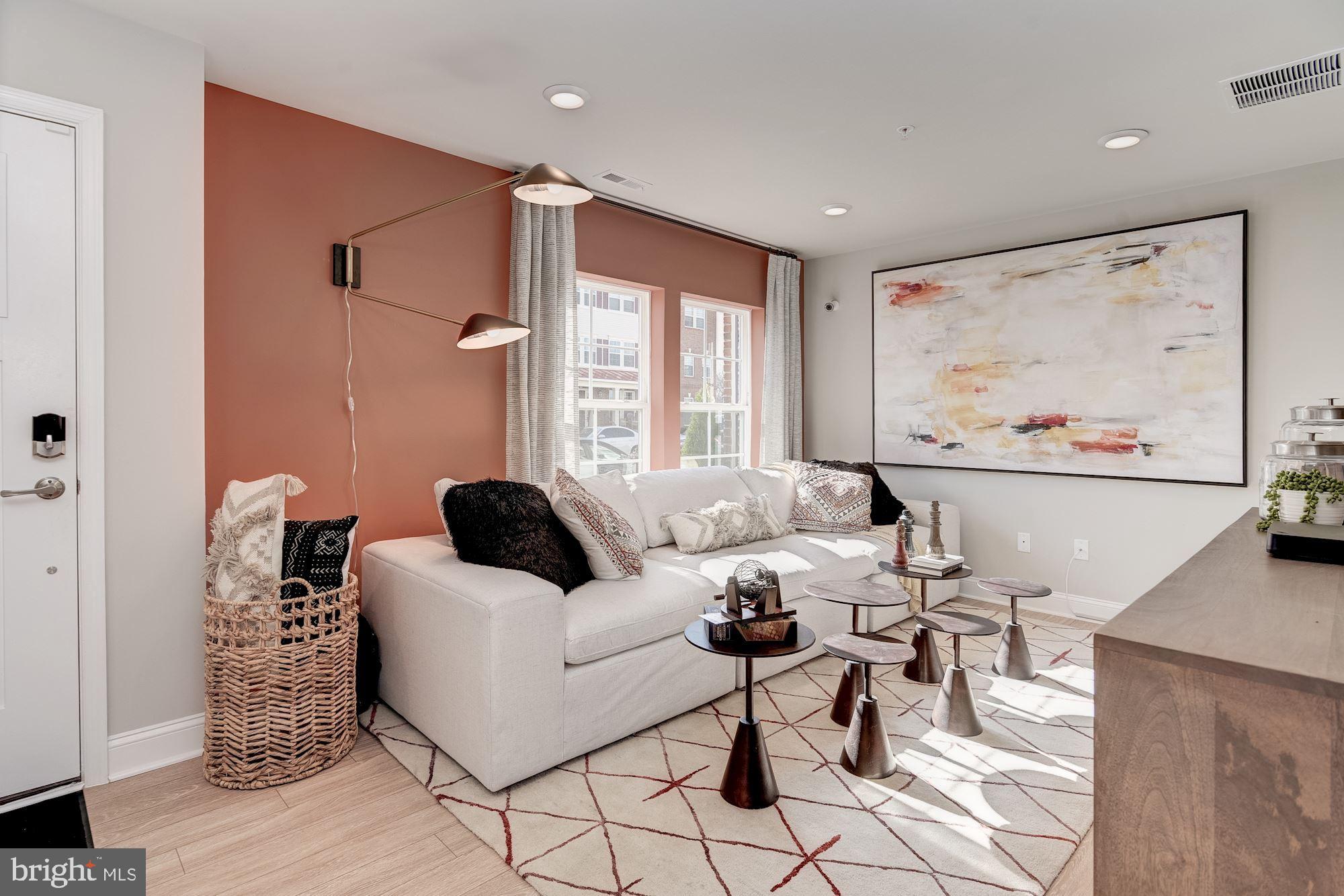 OXFORD SQUARE - Residential