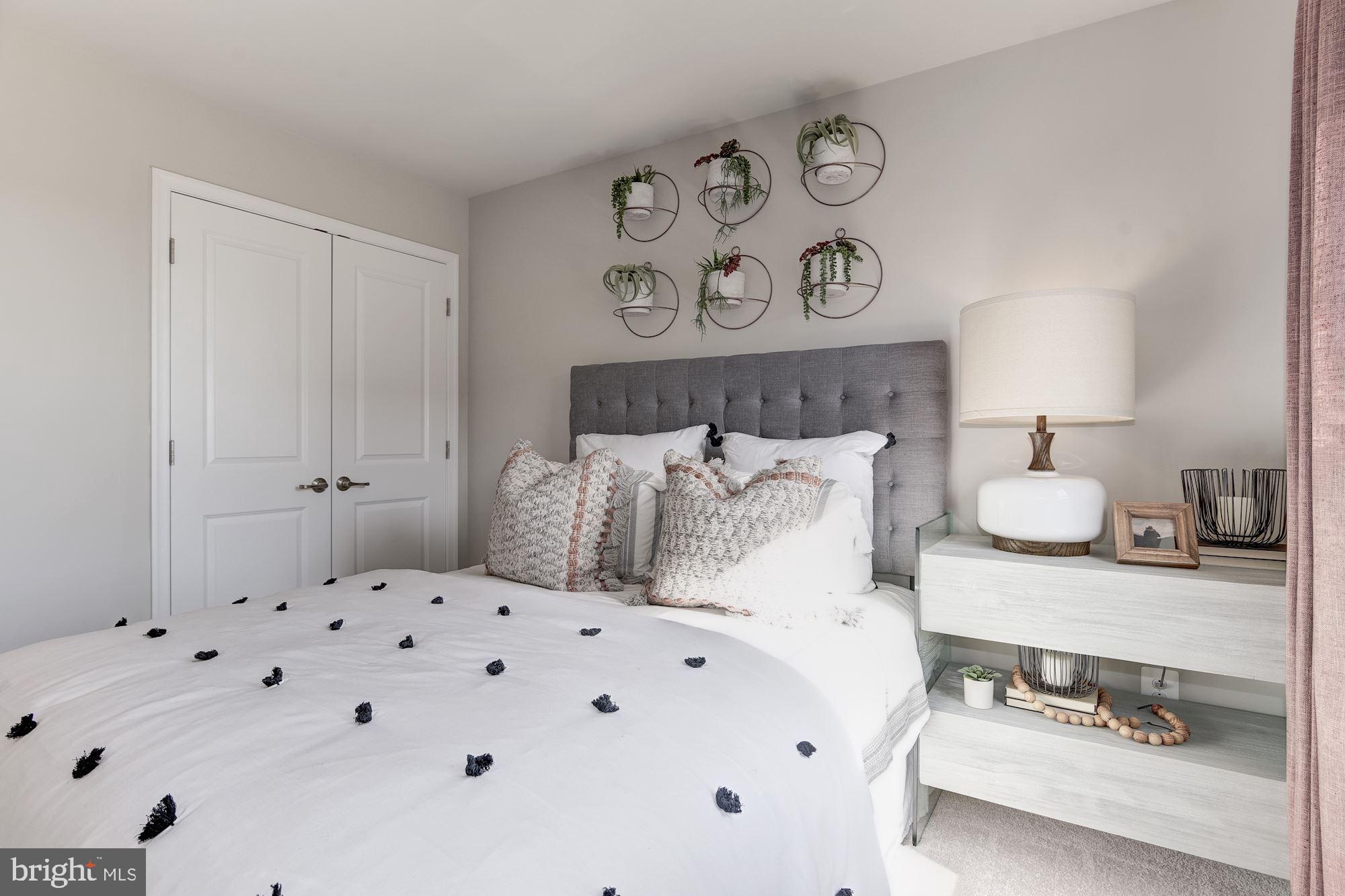 OXFORD SQUARE - Residential