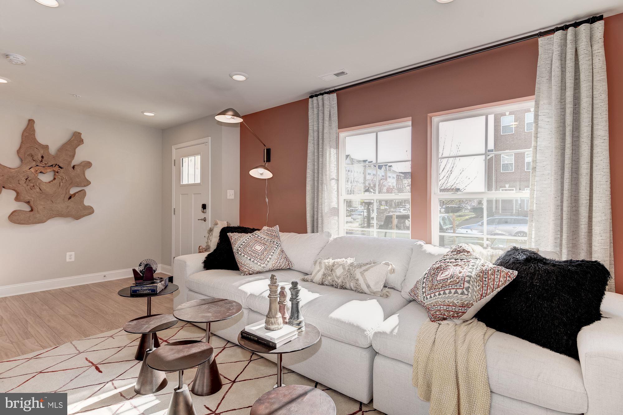 OXFORD SQUARE - Residential