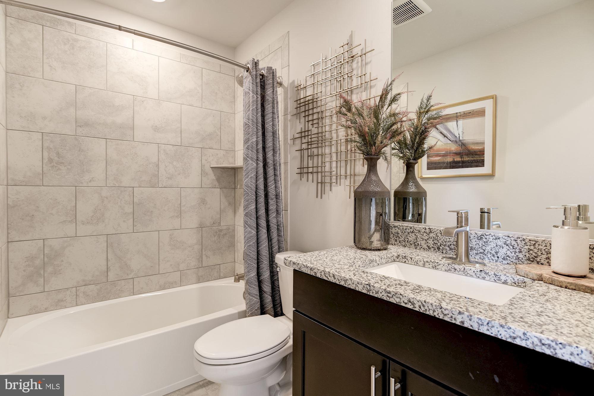 OXFORD SQUARE - Residential