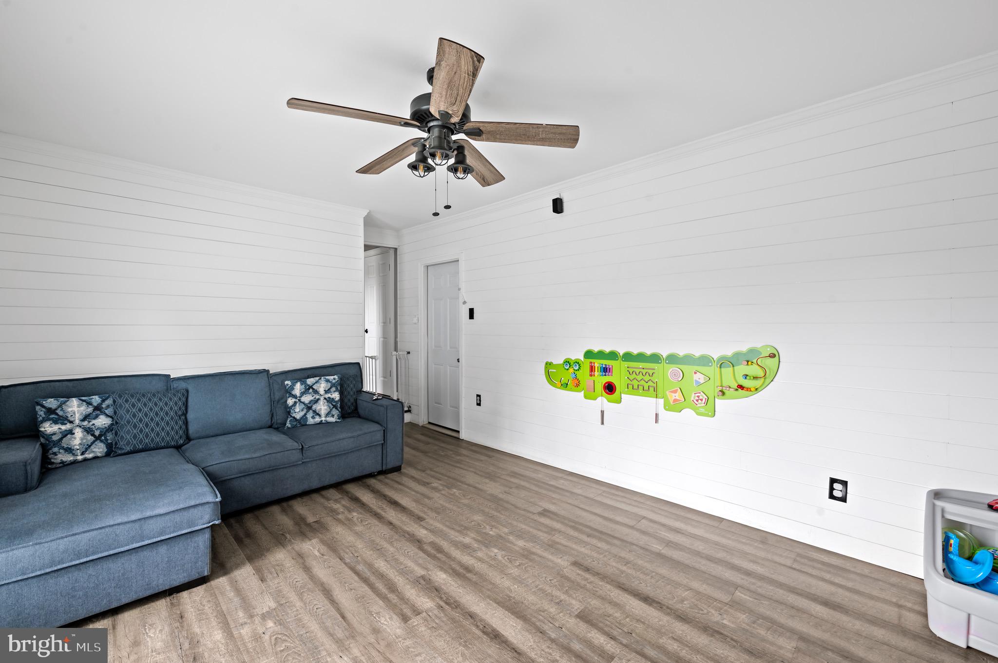 ANCIENT OAK WEST - Residential Lease