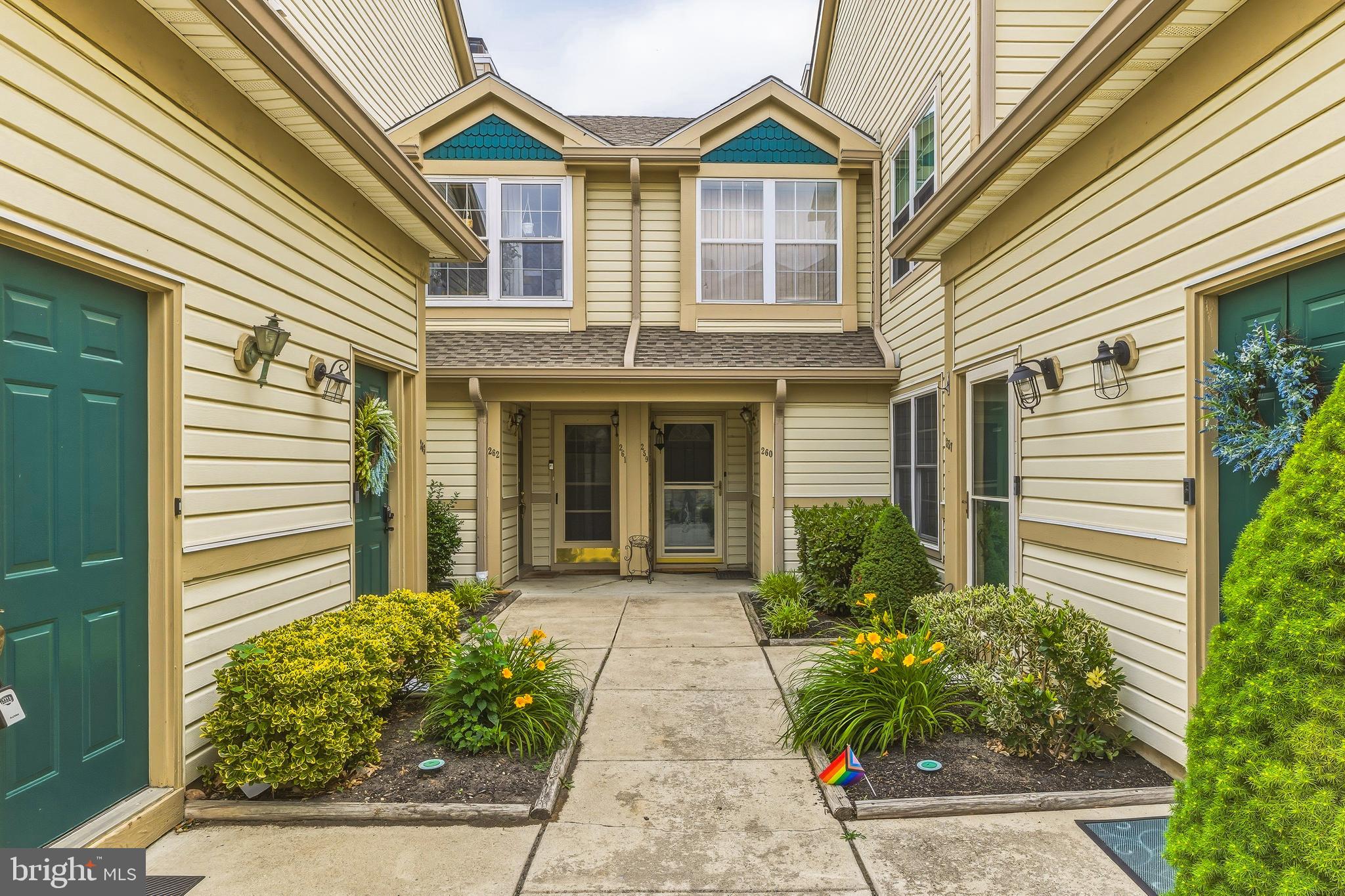 264 STEEPLECHASE COURT