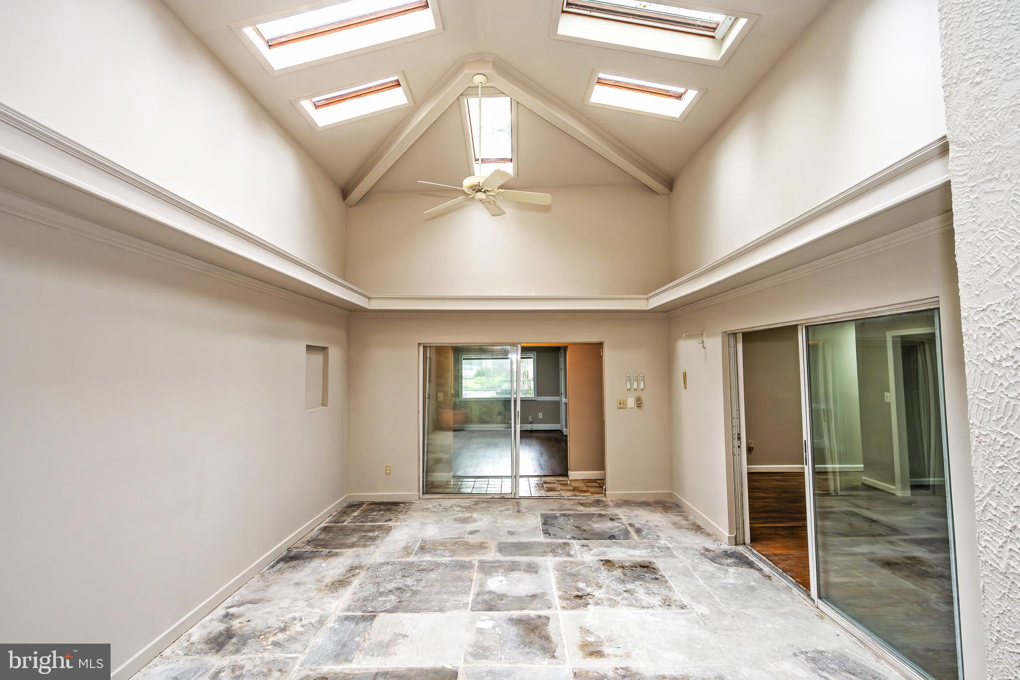 WOODSIDE - Residential