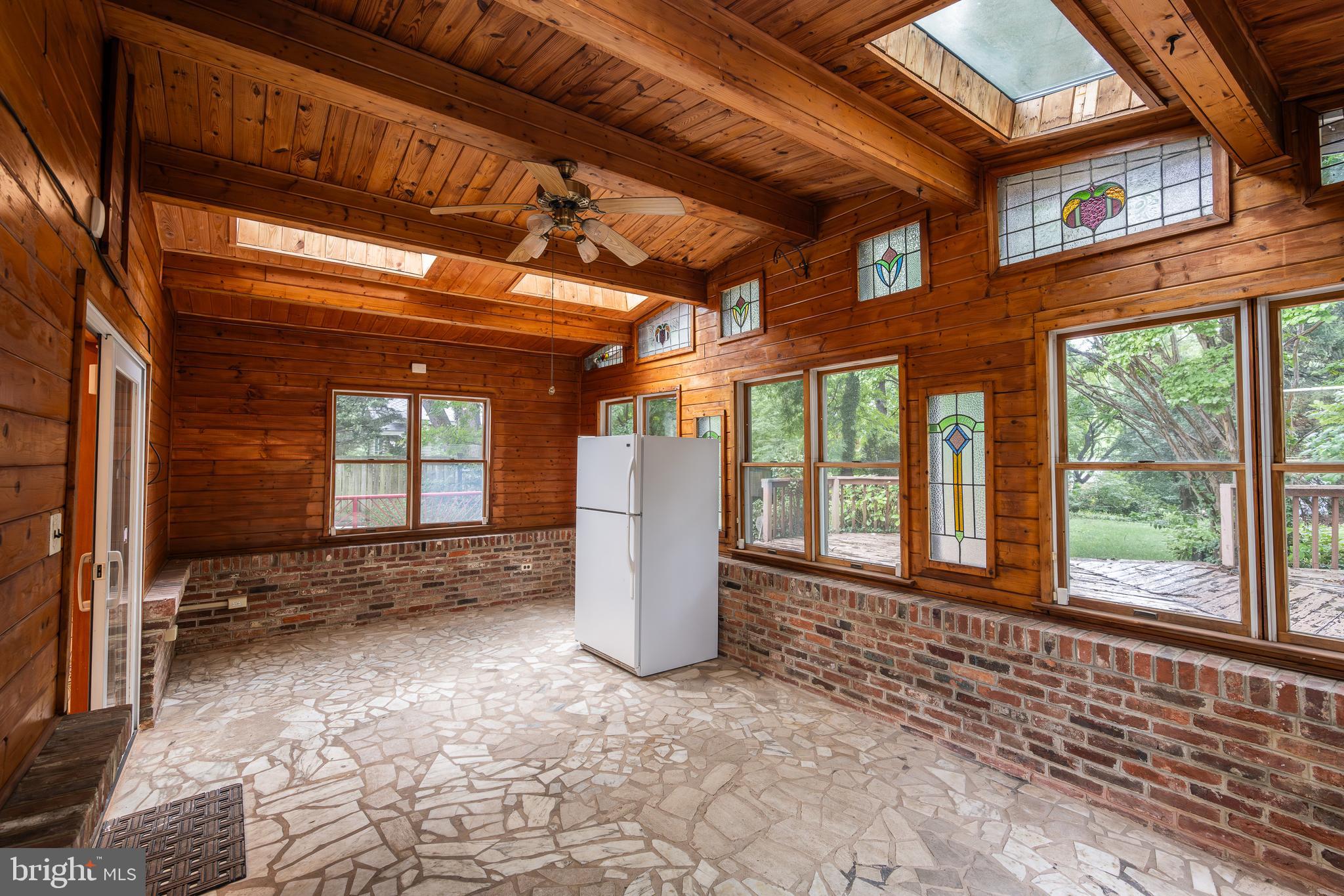 WOODSIDE - Residential