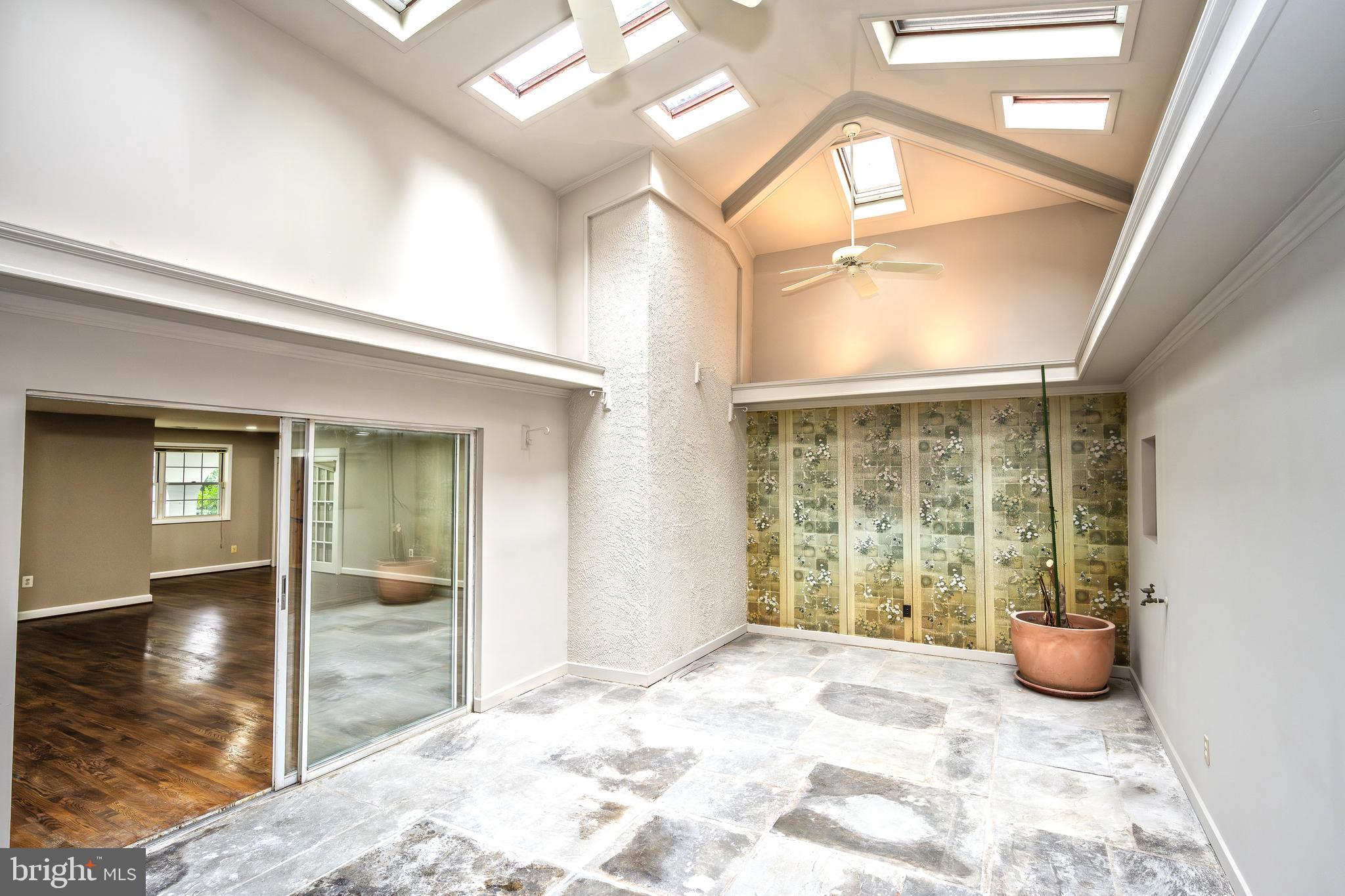 WOODSIDE - Residential