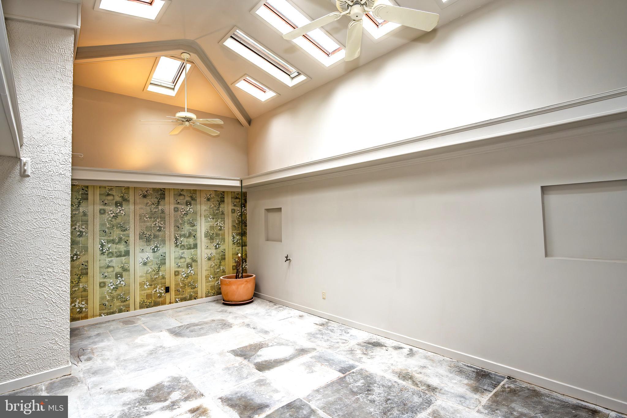 WOODSIDE - Residential