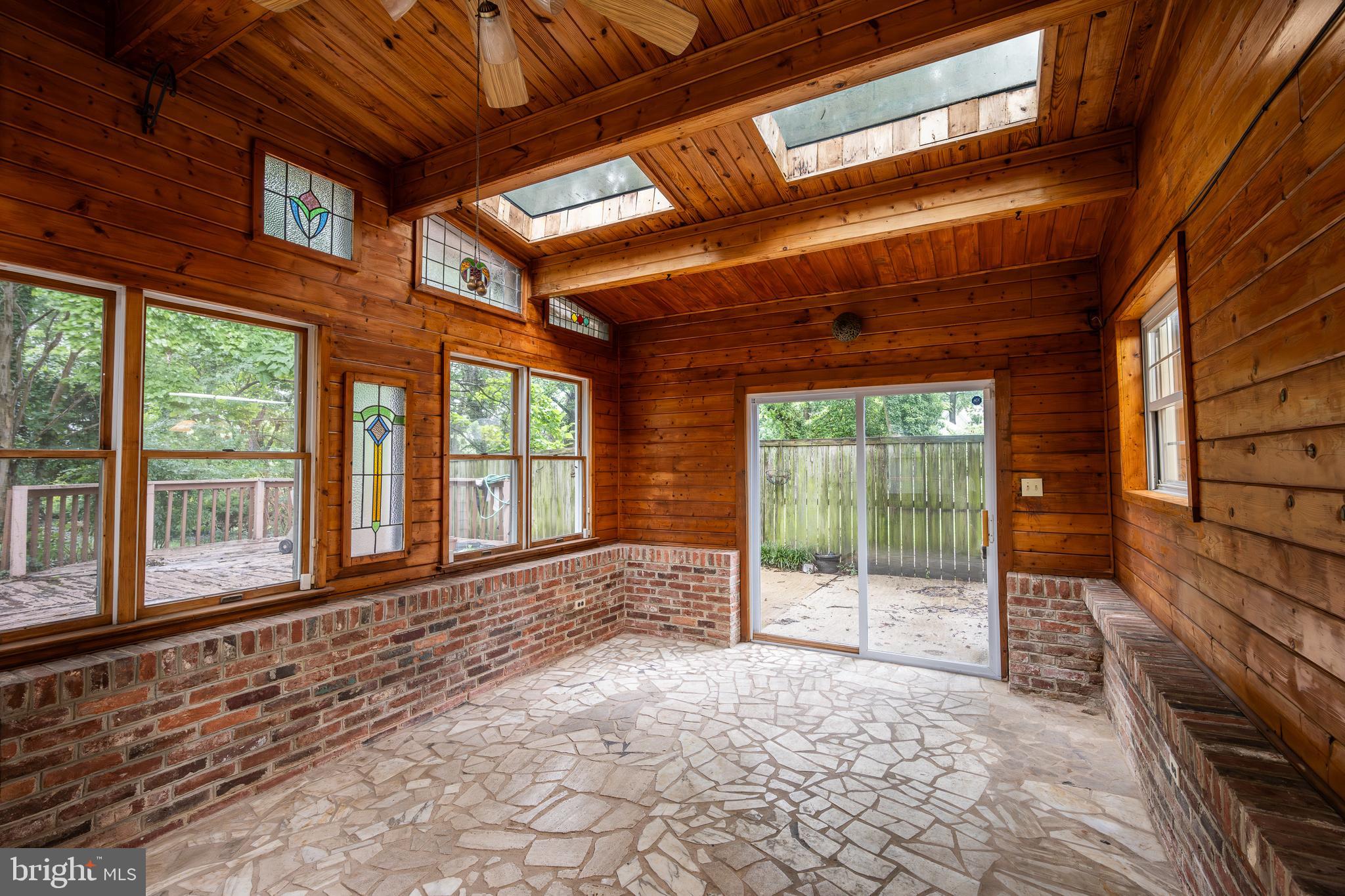 WOODSIDE - Residential