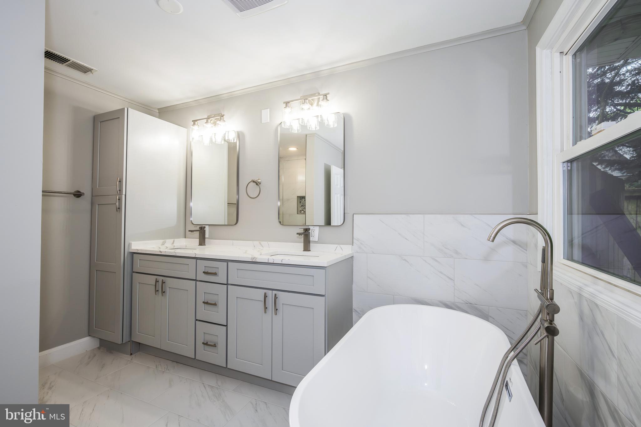 WOODSIDE - Residential