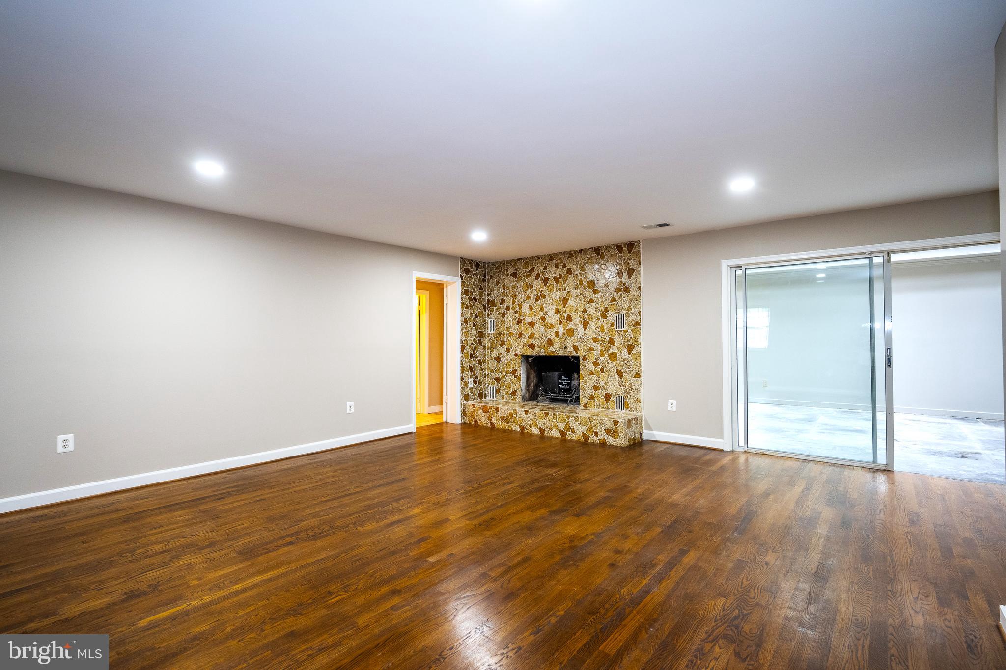 WOODSIDE - Residential