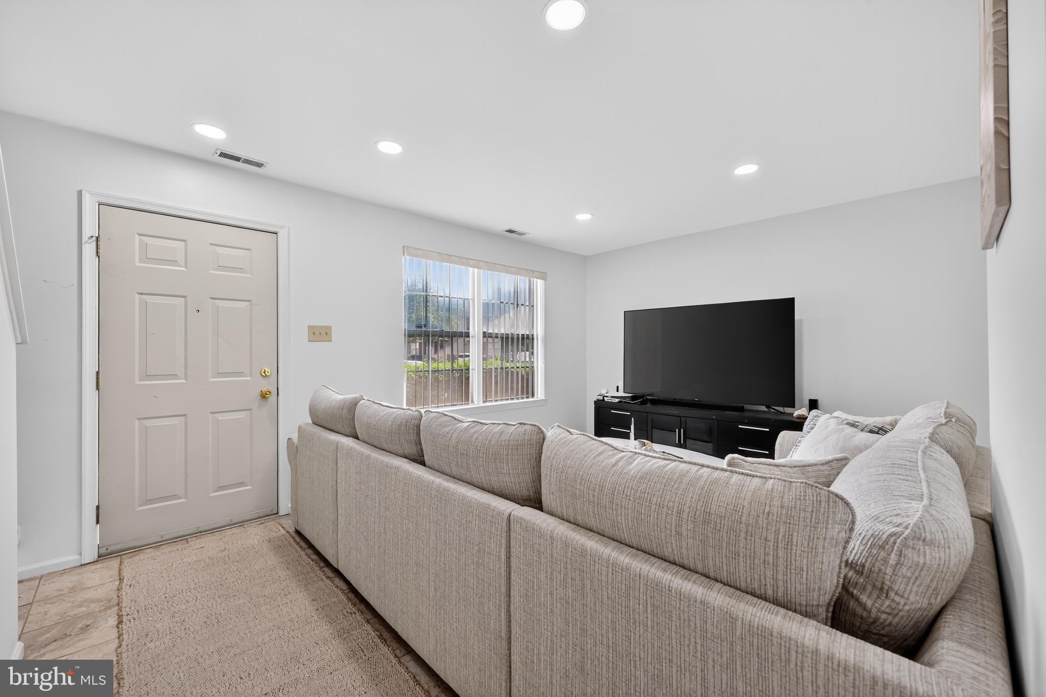 3307 KENWOOD DRIVE W 3307