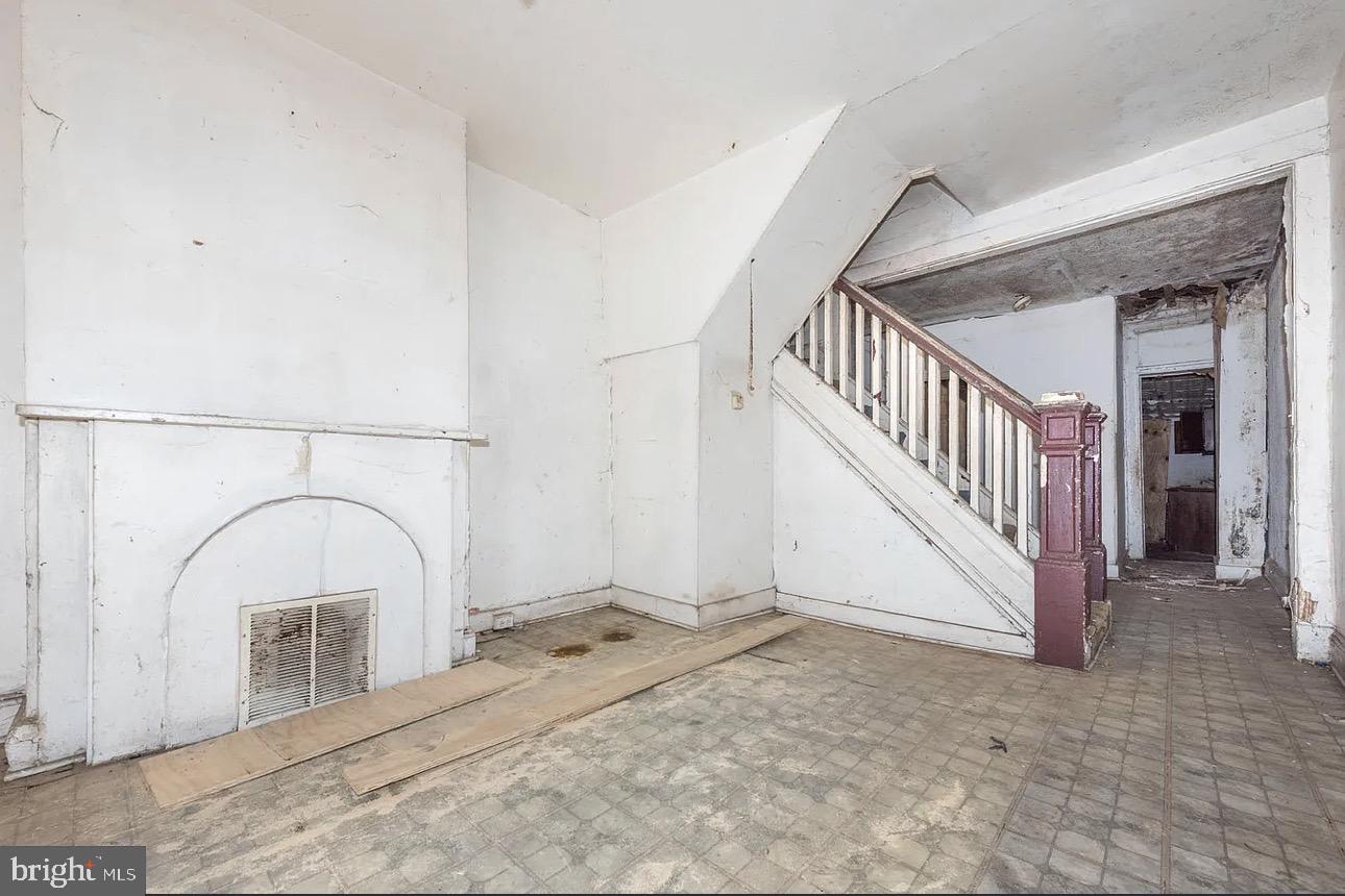 BROADWAY EAST - Residential
