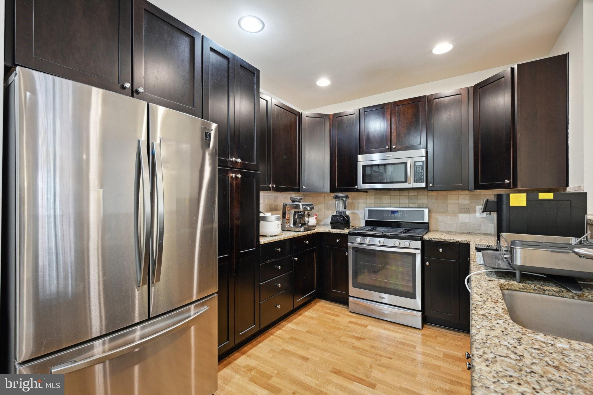 NAVAL SQUARE - Residential